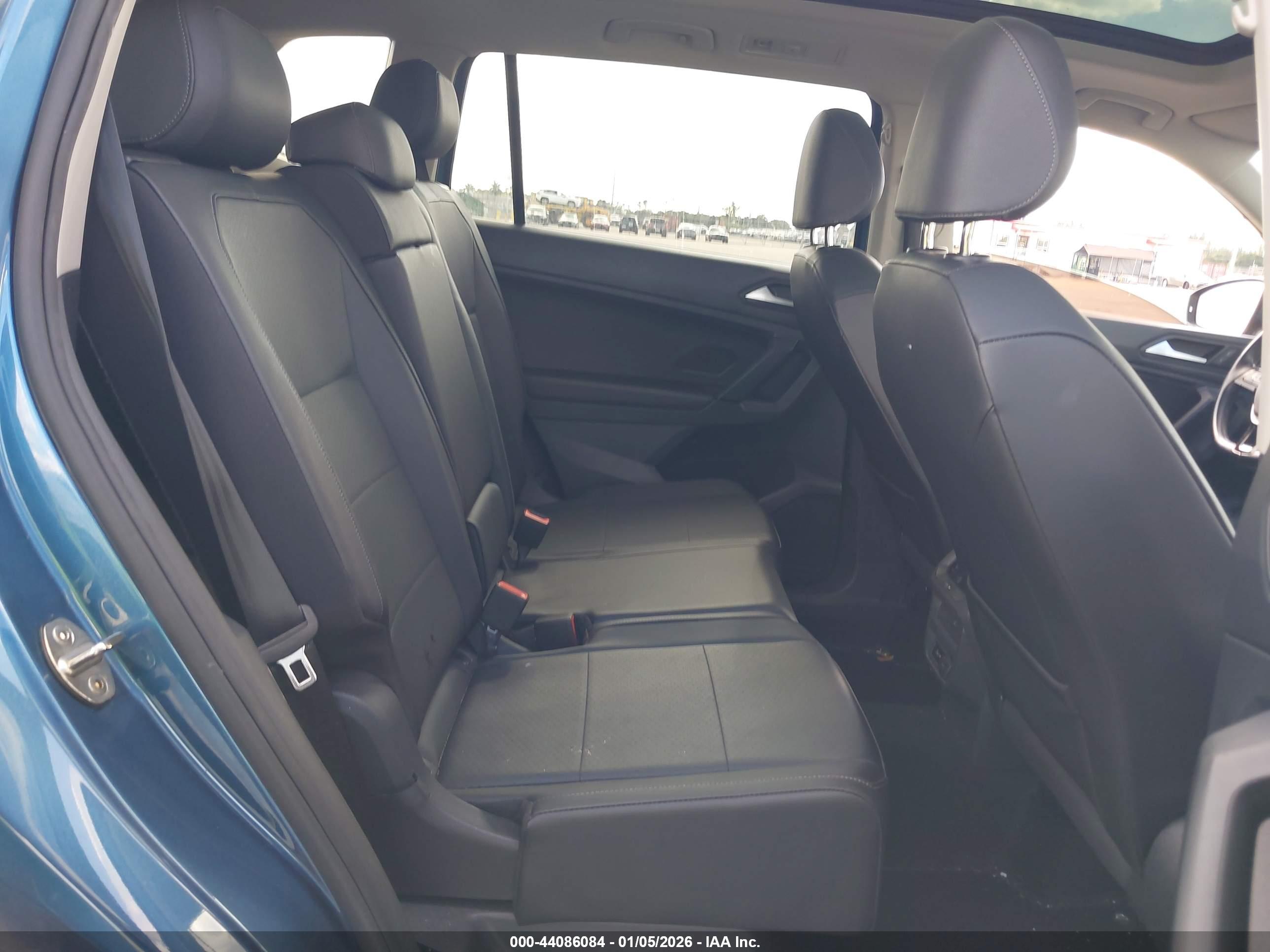 VOLKSWAGEN TIGUAN image 8