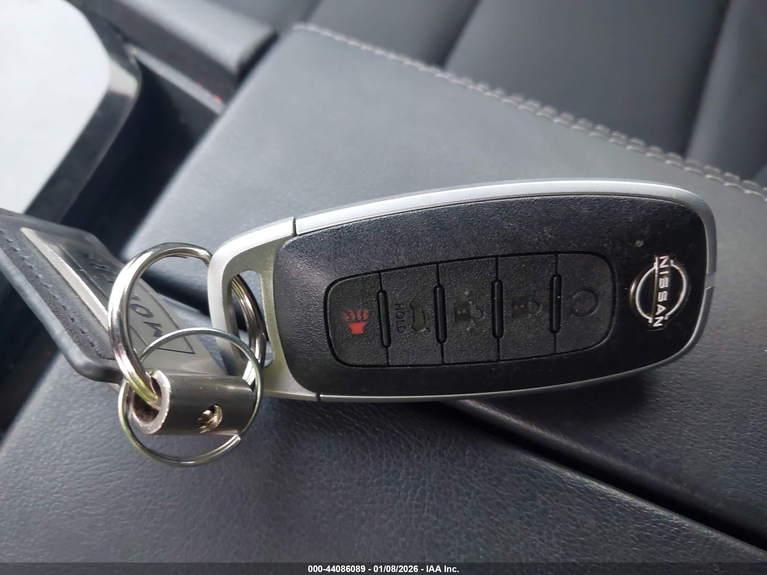 NISSAN ROGUE image 11
