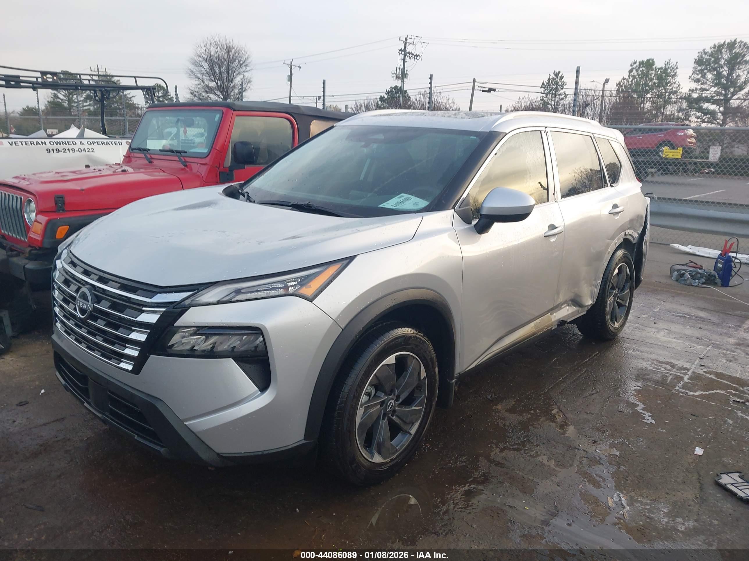 NISSAN ROGUE image 2