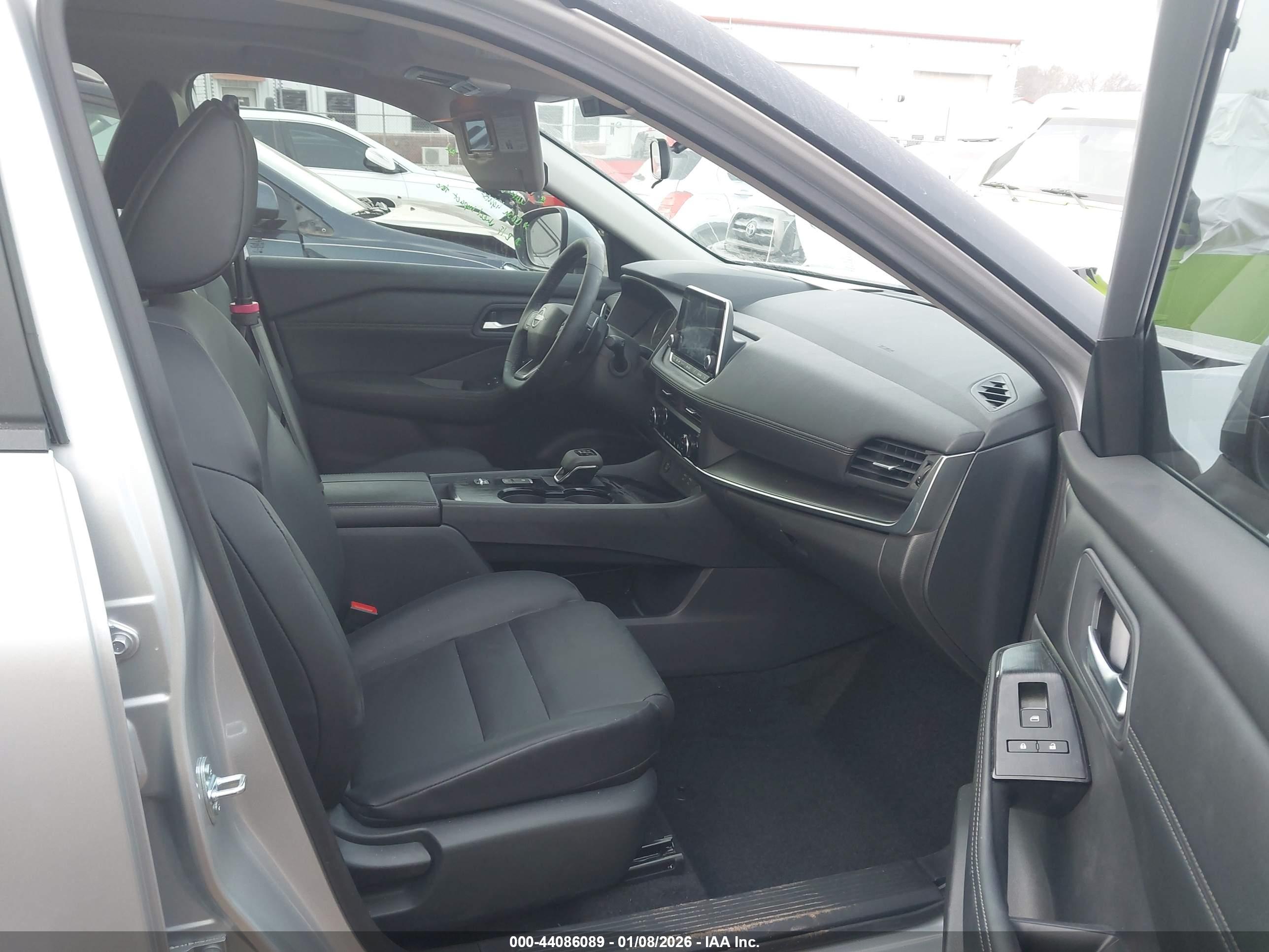 NISSAN ROGUE image 5