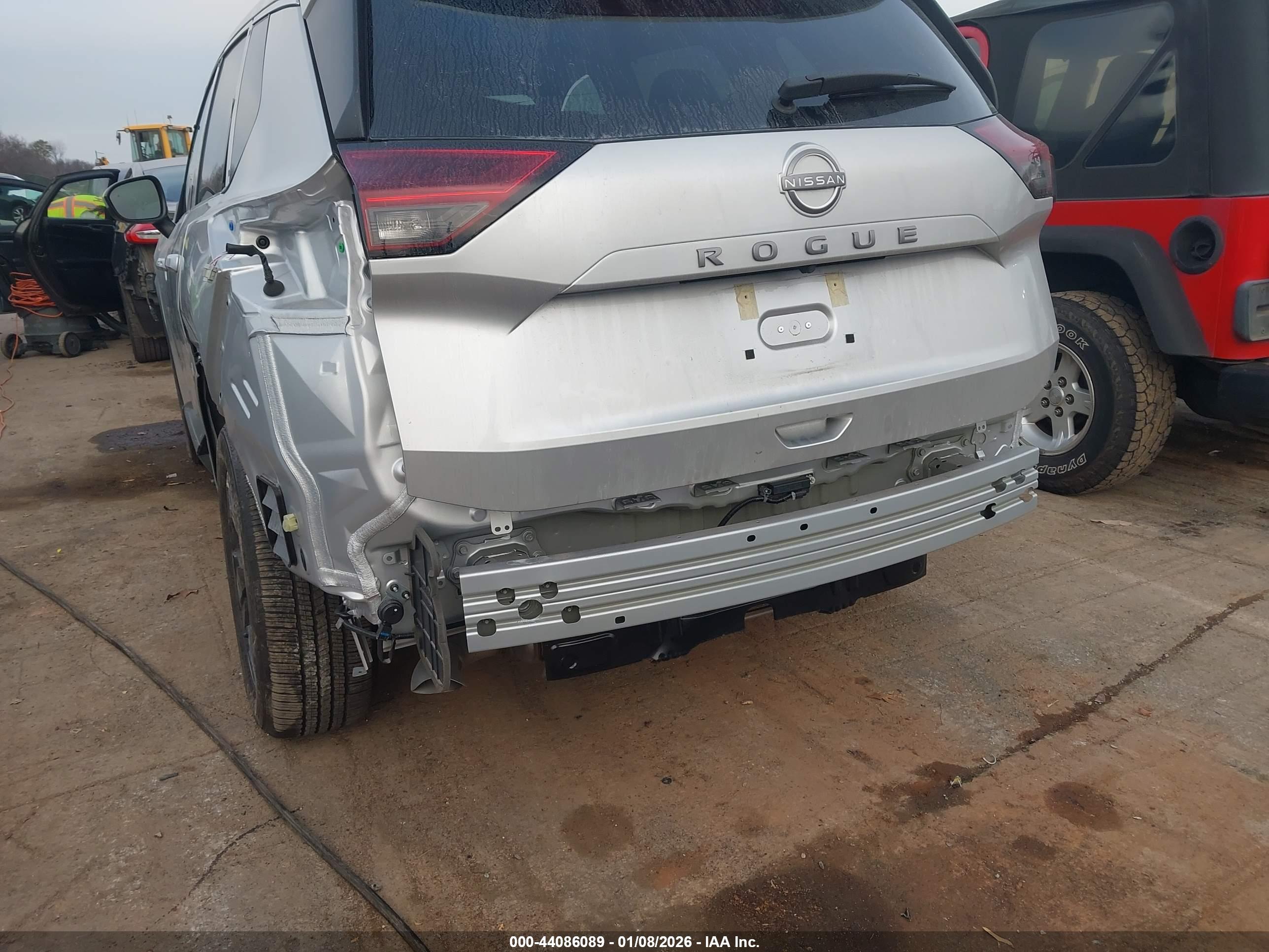 NISSAN ROGUE image 6