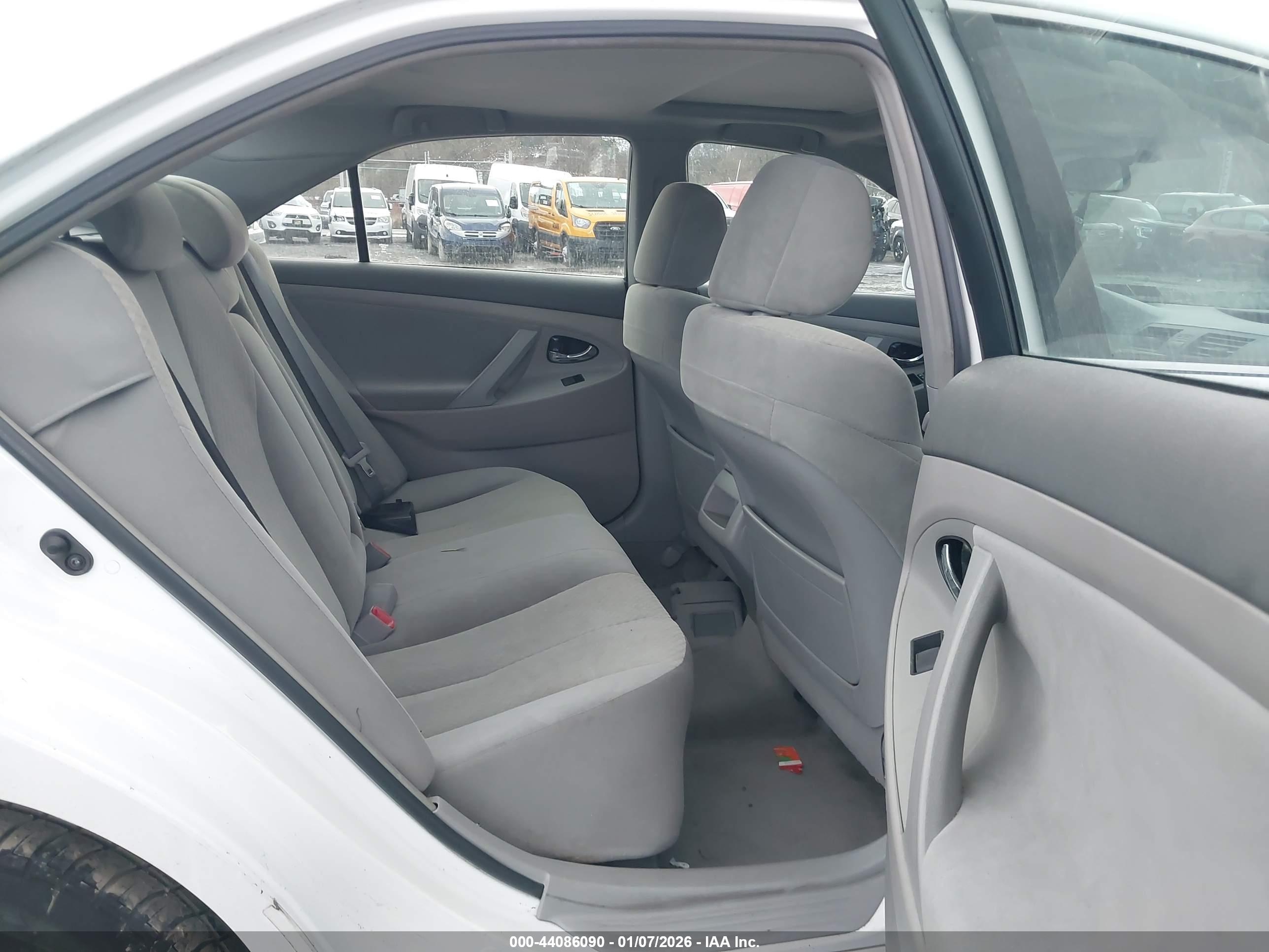 TOYOTA CAMRY image 8