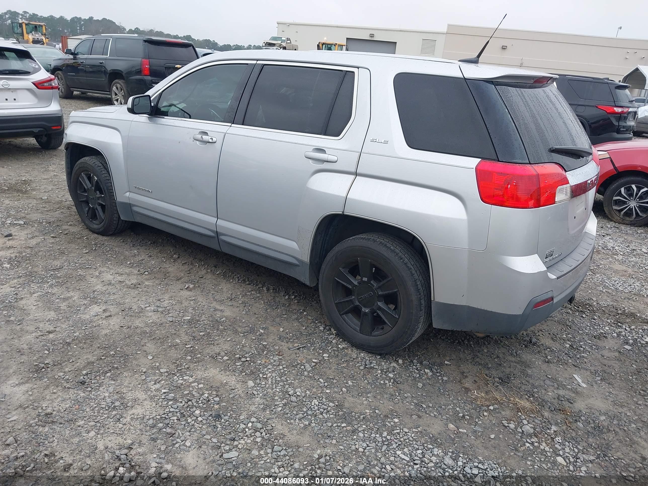 GMC TERRAIN image 3