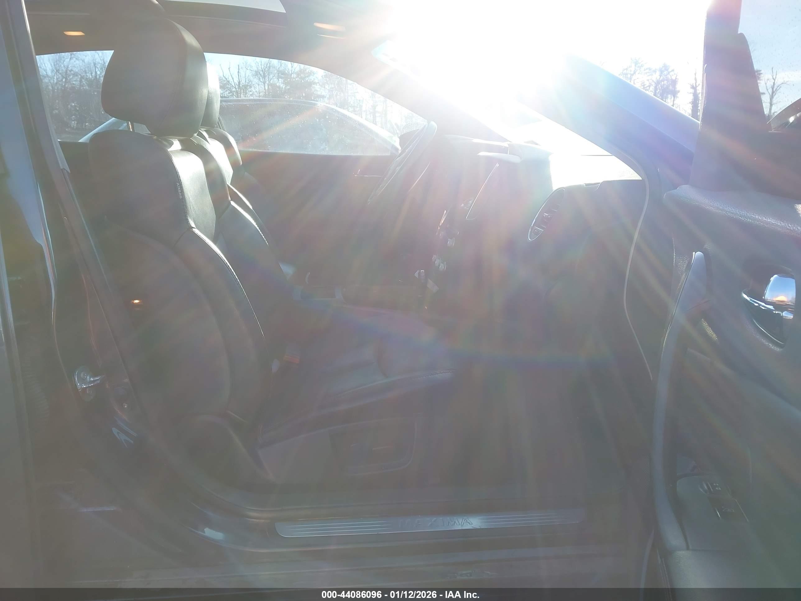NISSAN MAXIMA image 5