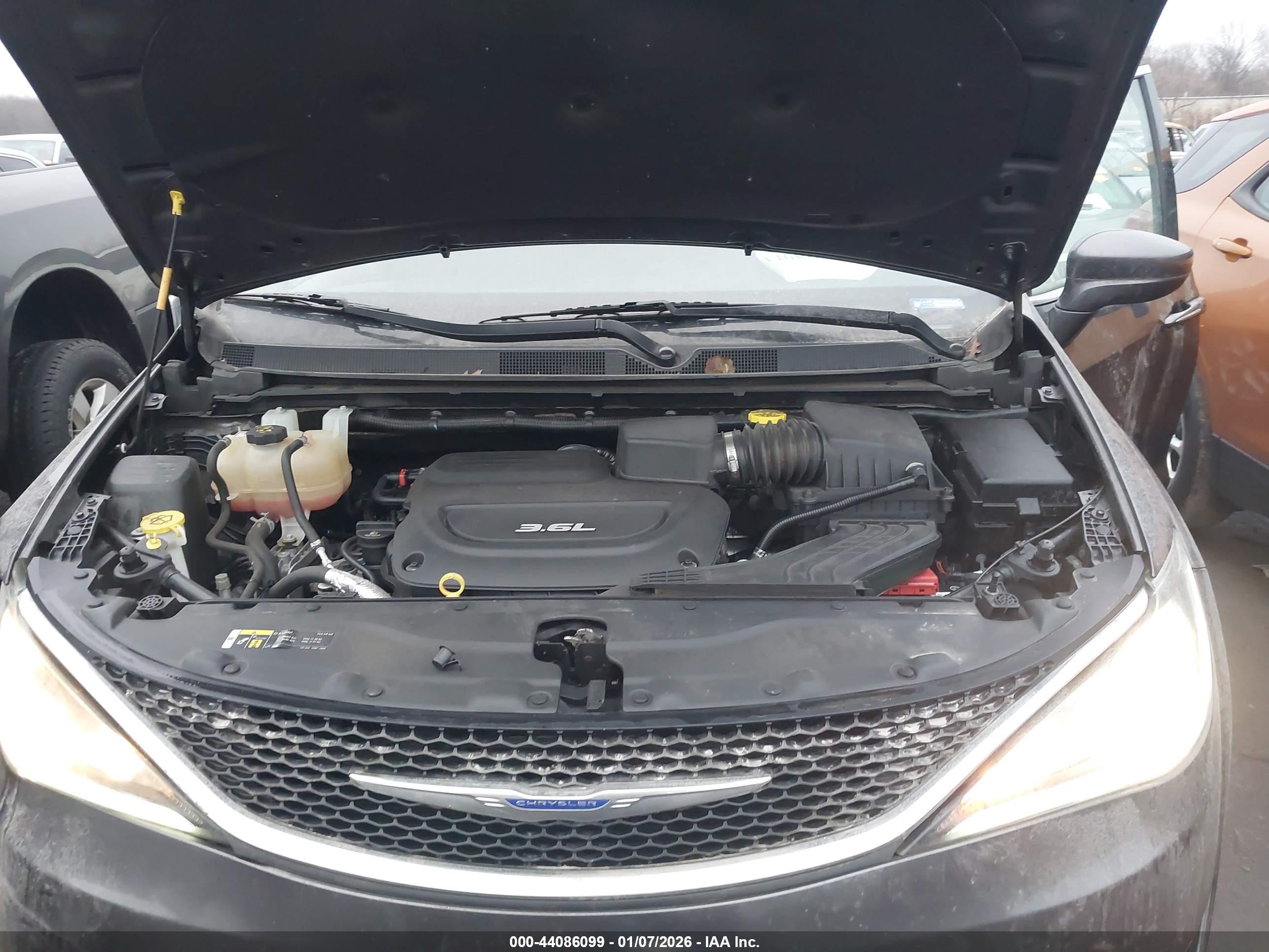 CHRYSLER PACIFICA image 10
