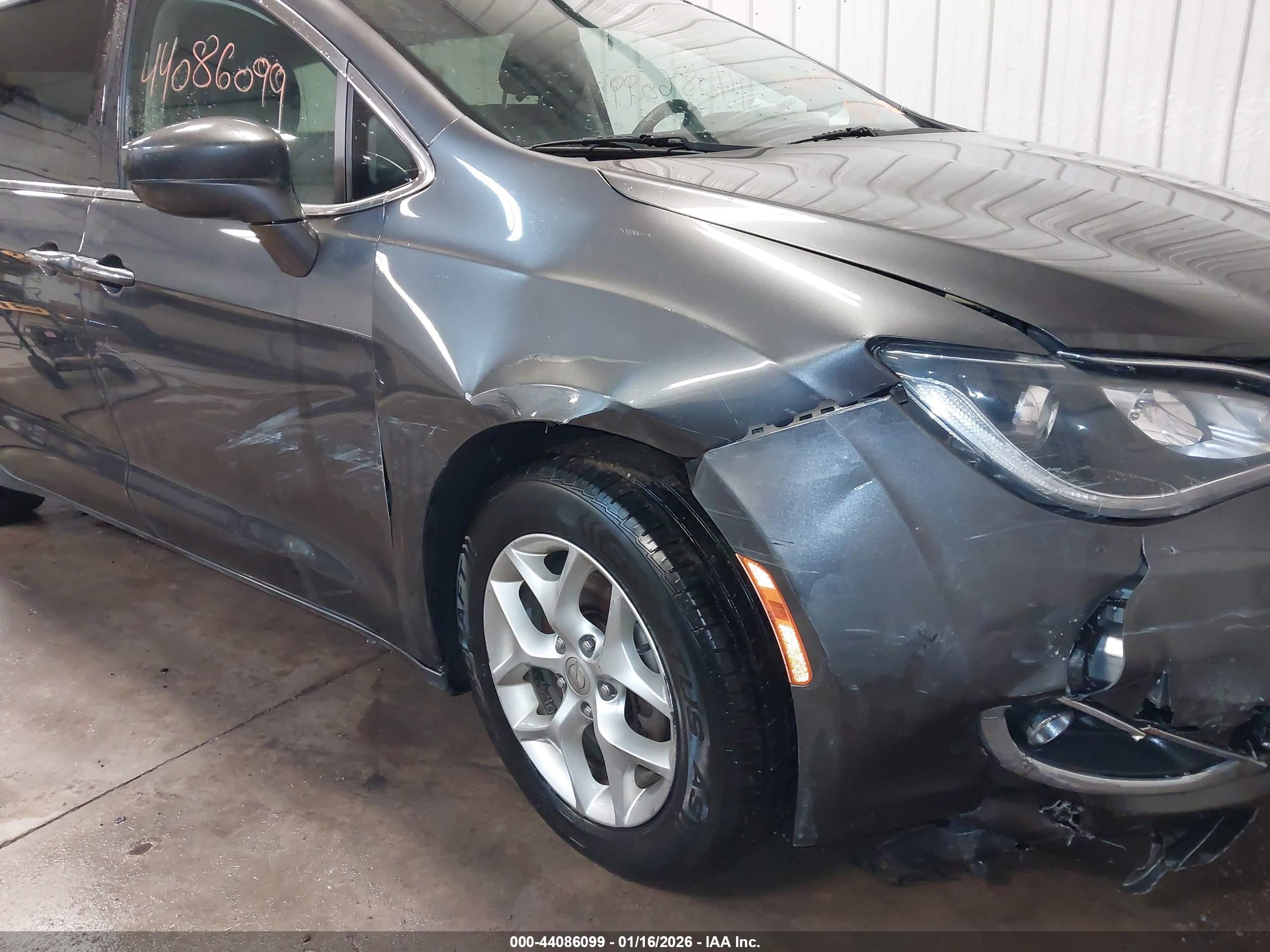 CHRYSLER PACIFICA image 6
