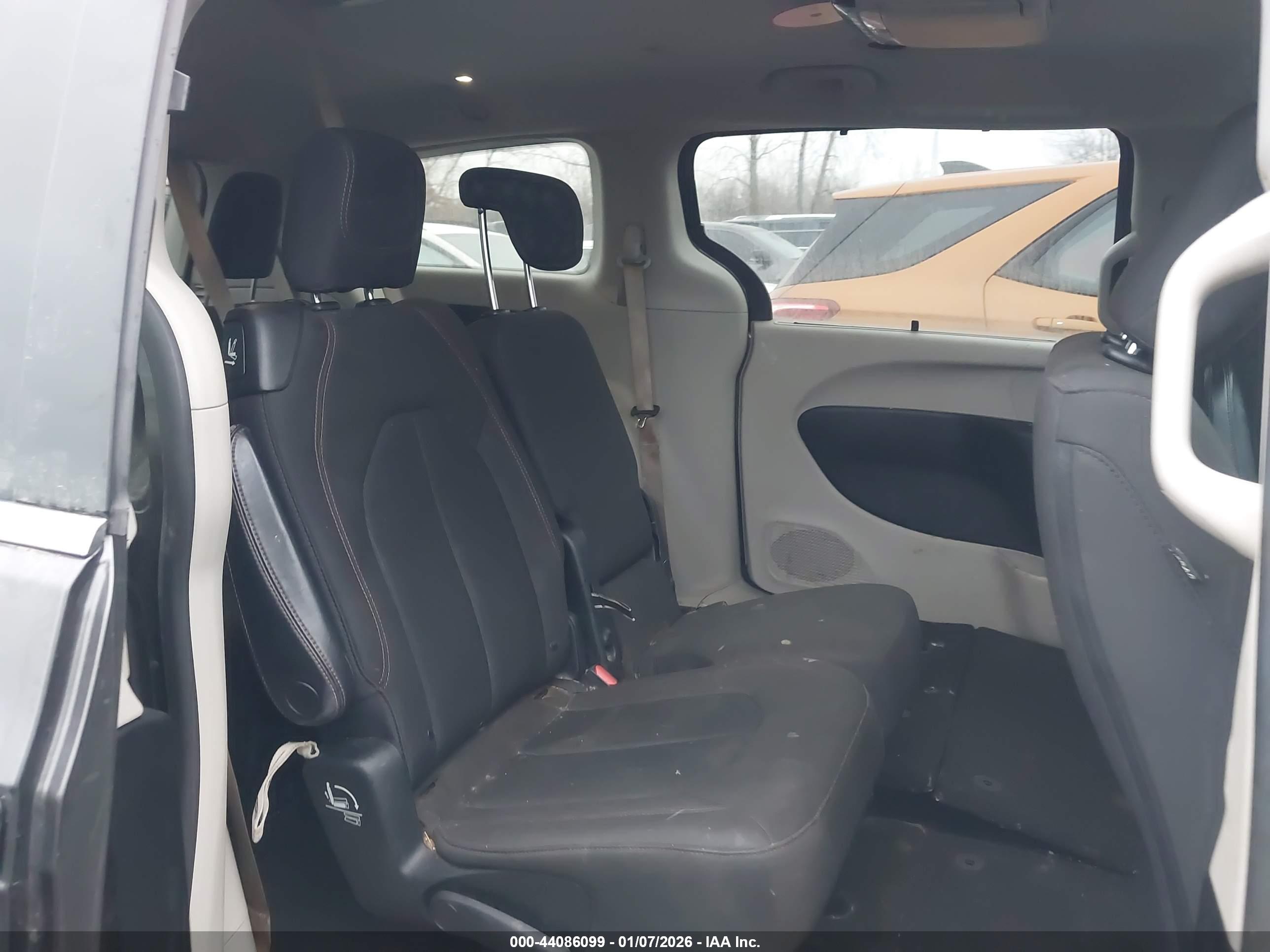 CHRYSLER PACIFICA image 8