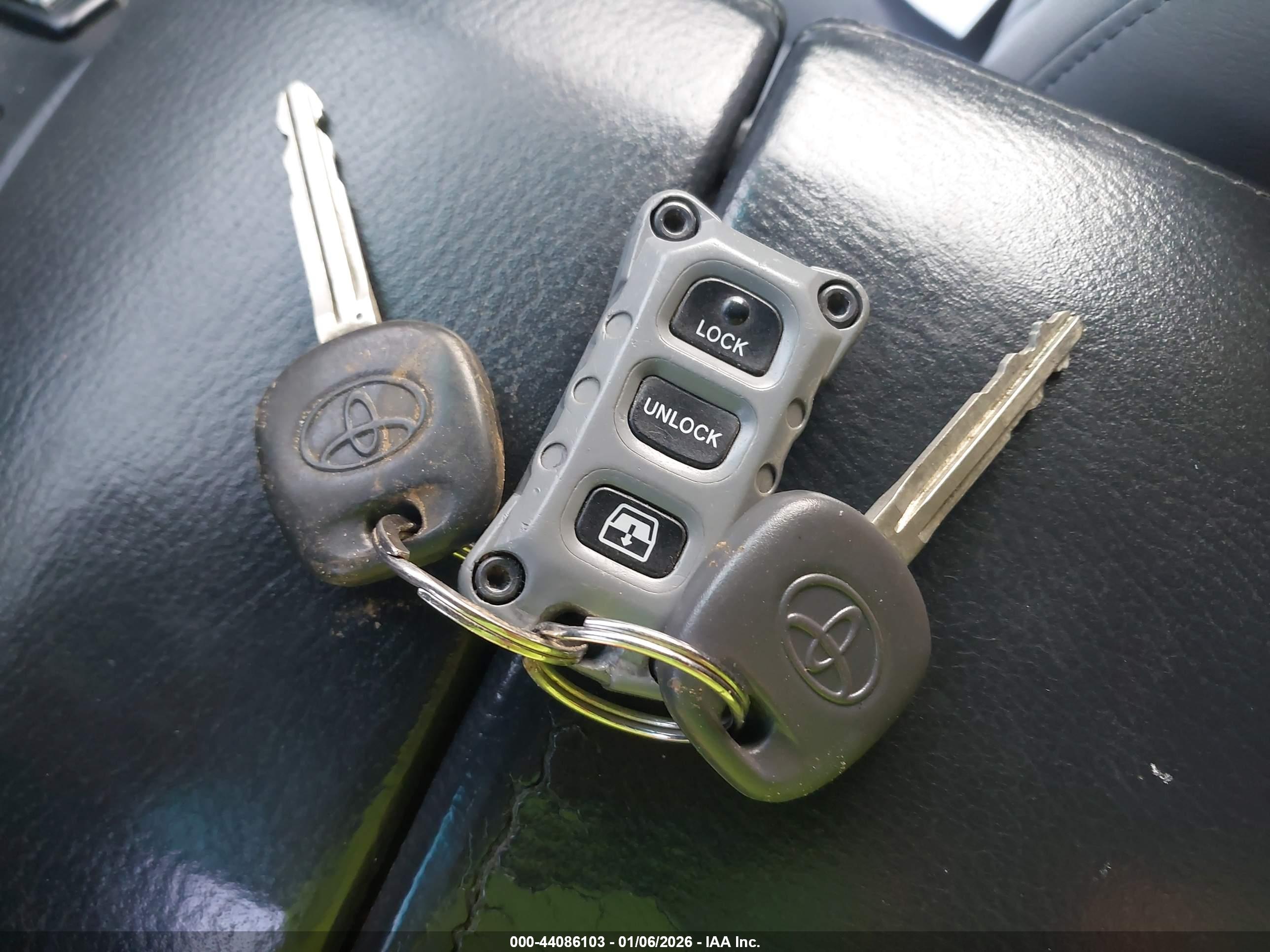 TOYOTA 4RUNNER image 11