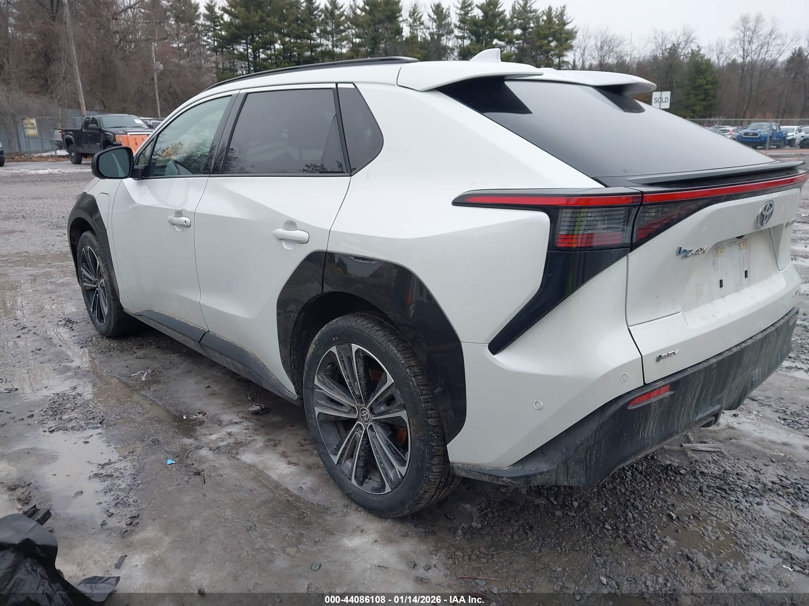 TOYOTA BZ4X image 3