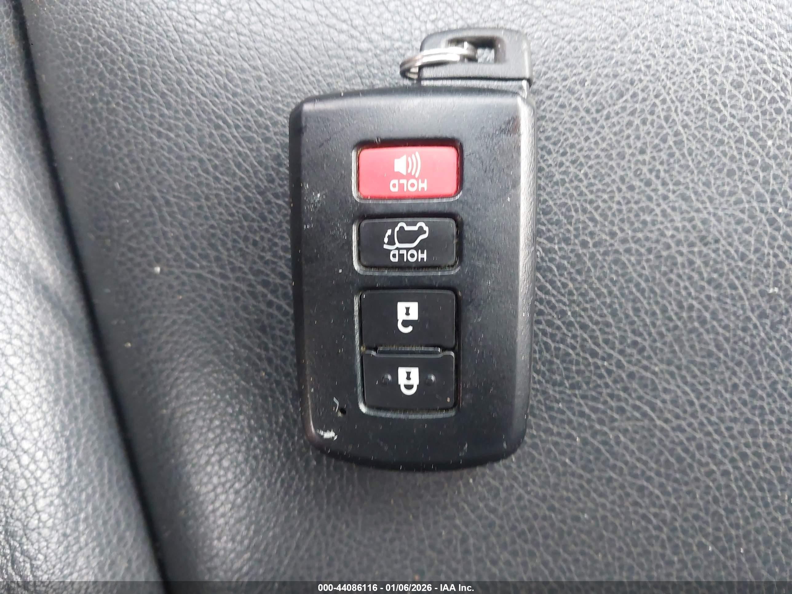TOYOTA RAV4 image 11