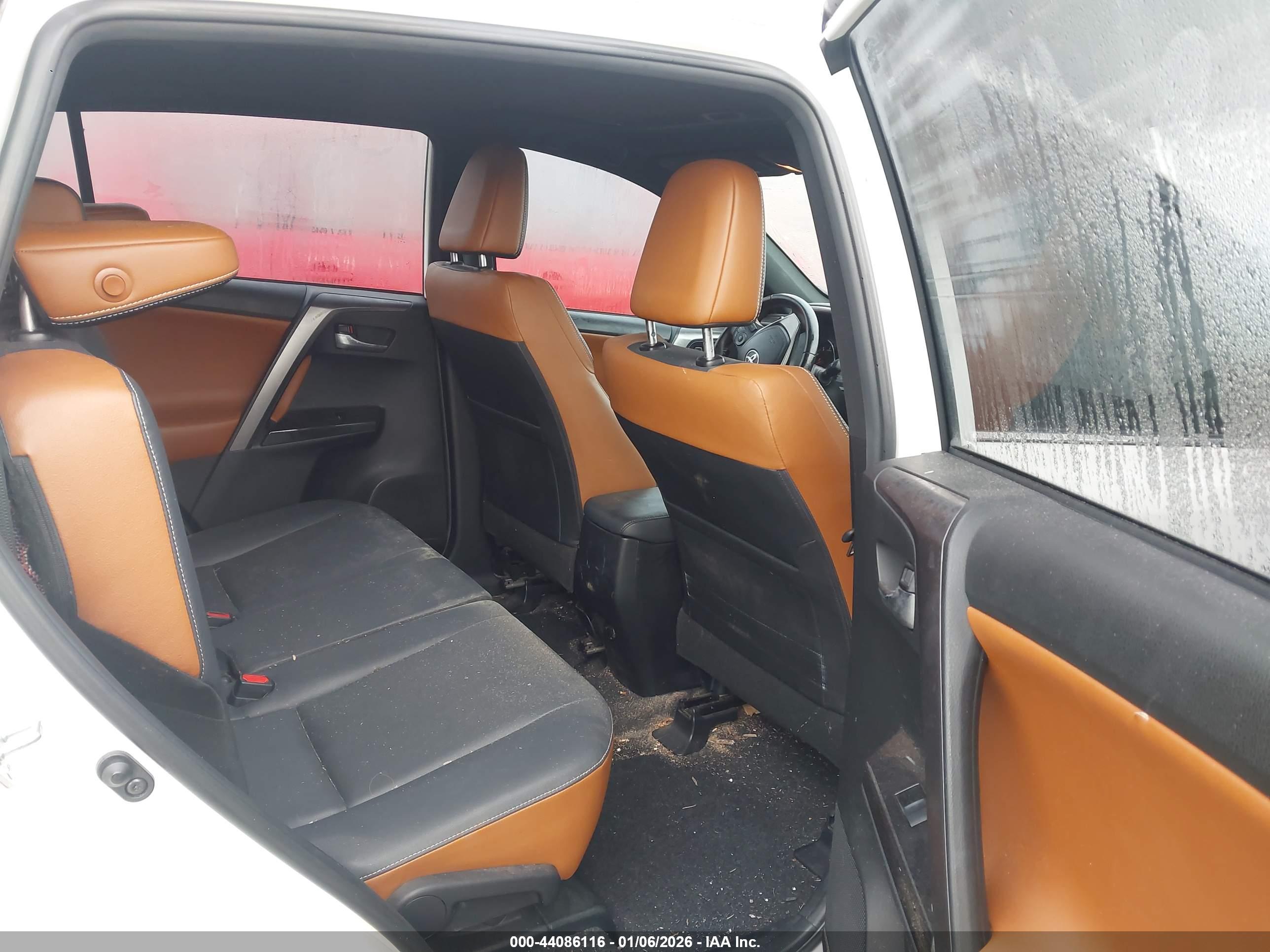 TOYOTA RAV4 image 8