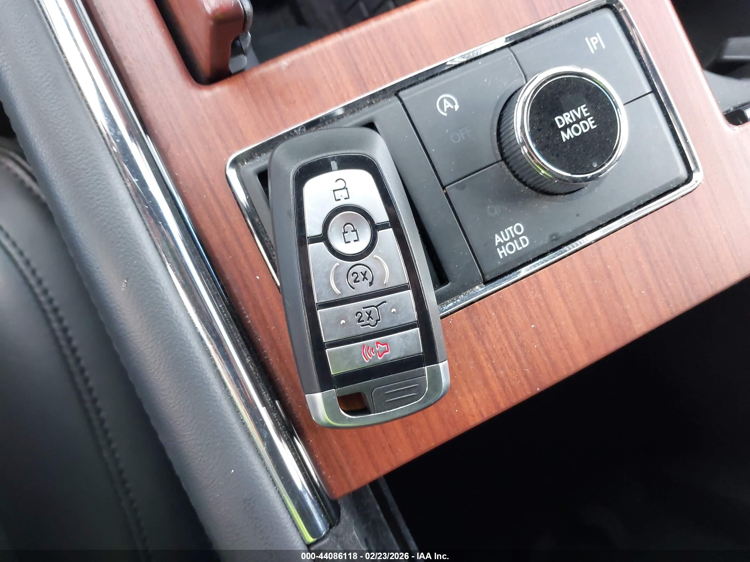 LINCOLN NAVIGATOR image 11