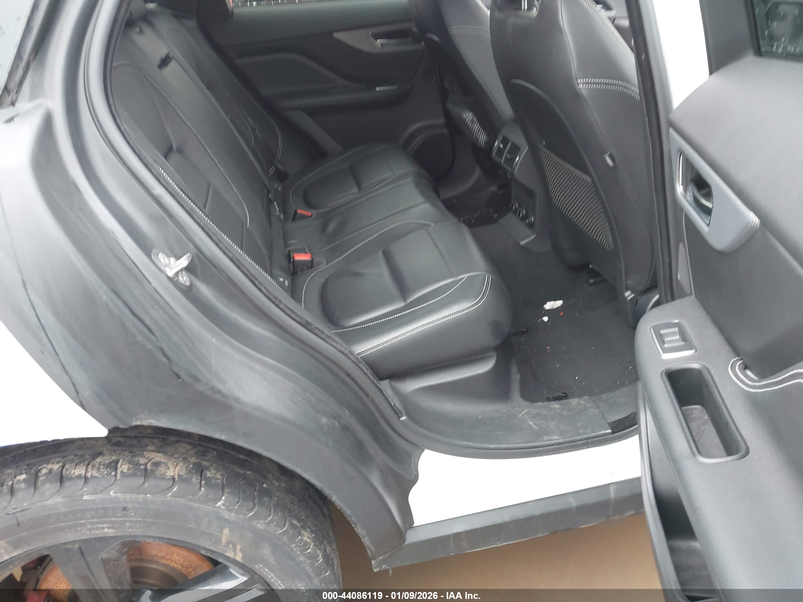 JAGUAR F-PACE image 8