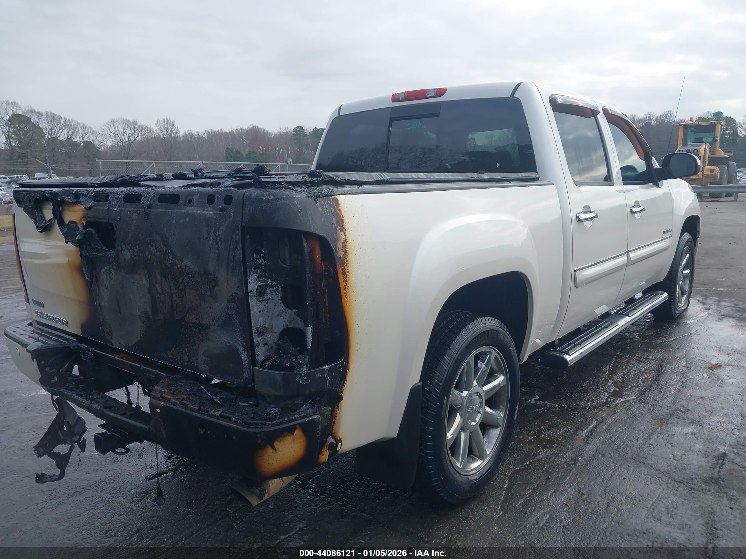 GMC SIERRA image 6