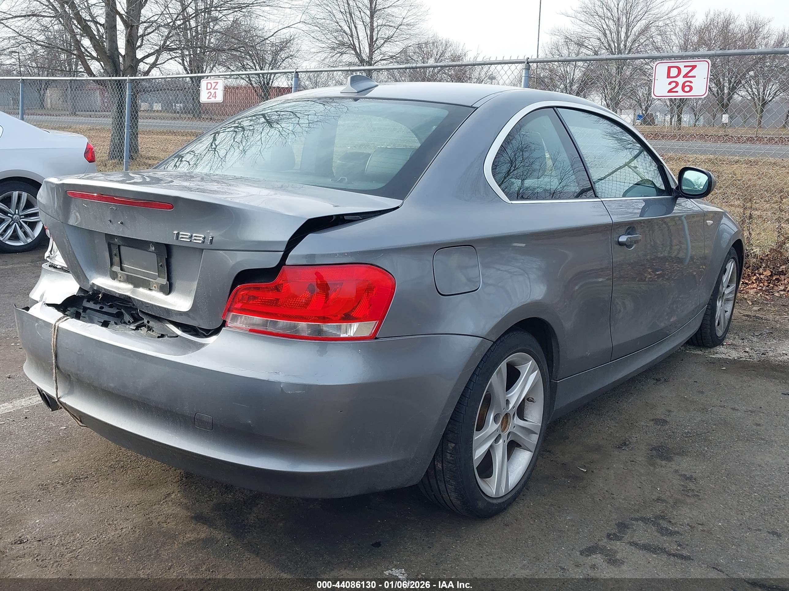 BMW 128I image 4