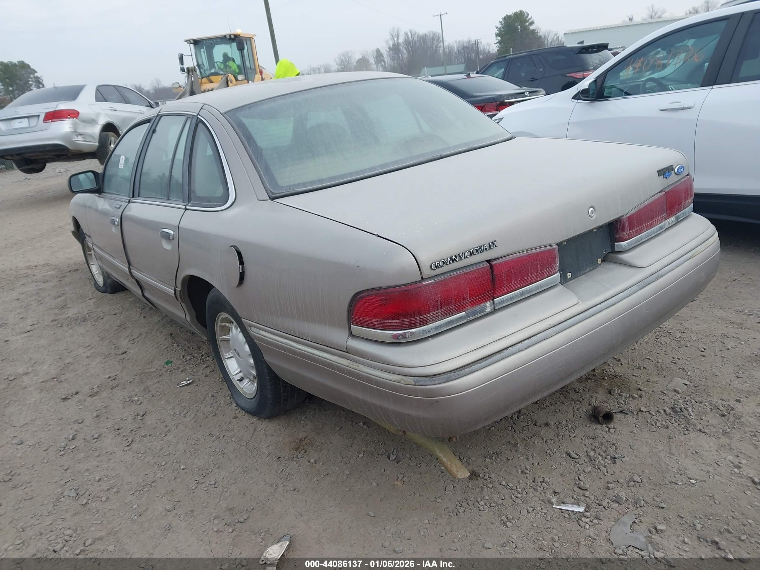 FORD CROWN image 3