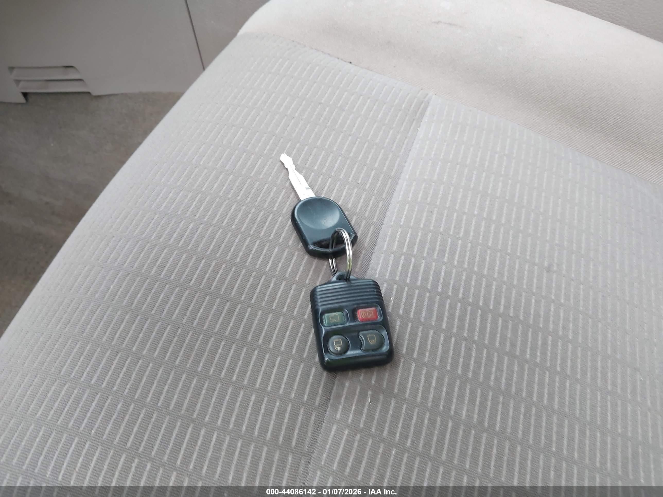 FORD EXPLORER image 11