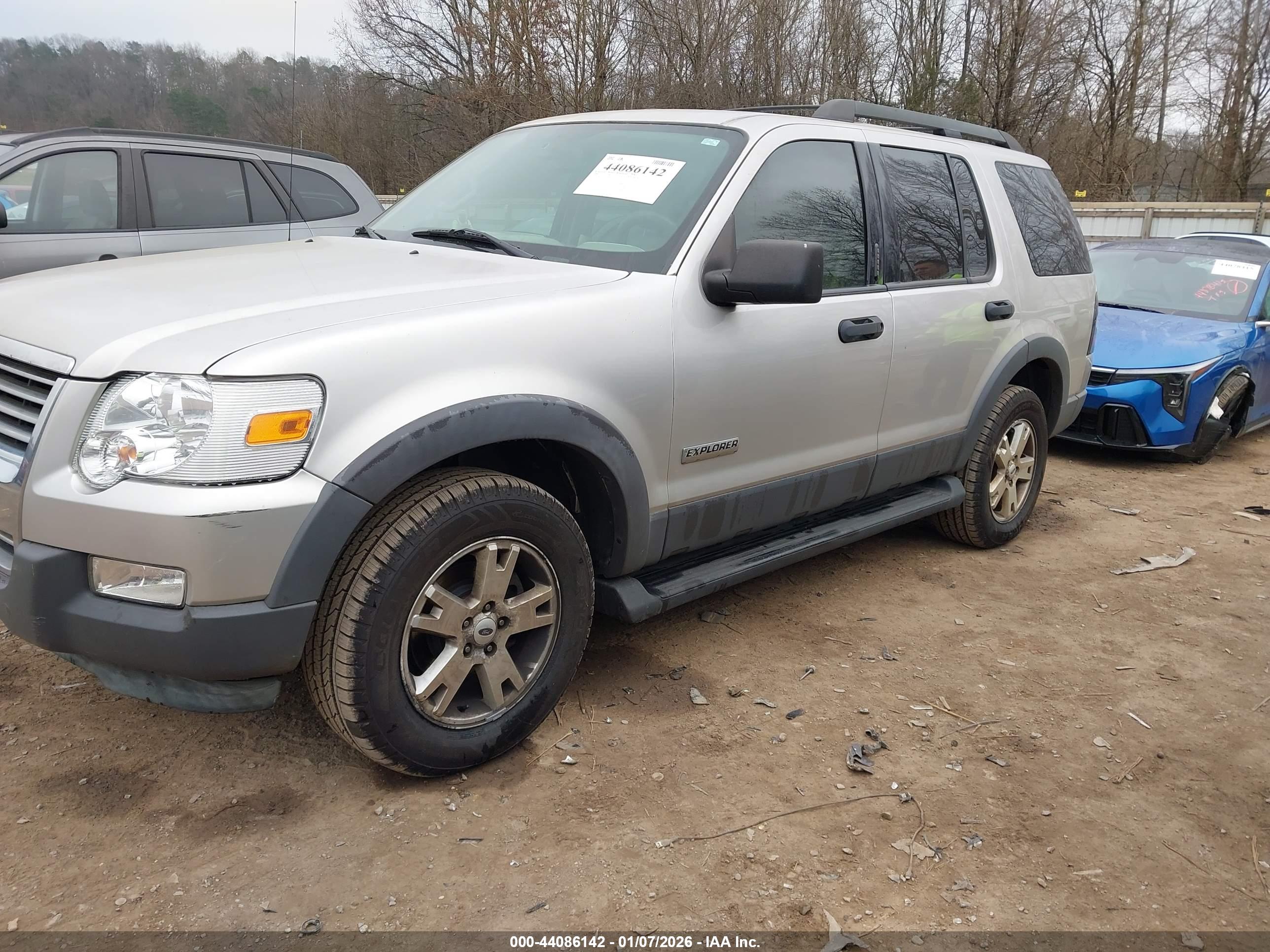 FORD EXPLORER image 2
