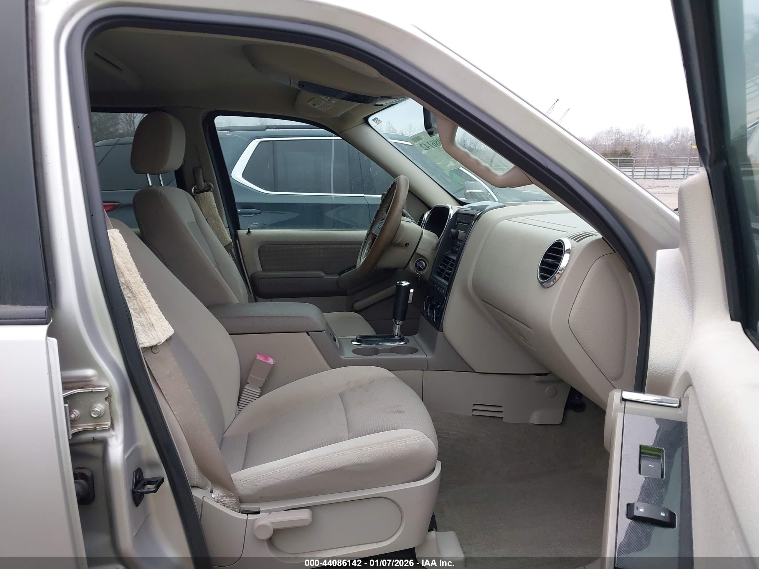 FORD EXPLORER image 5