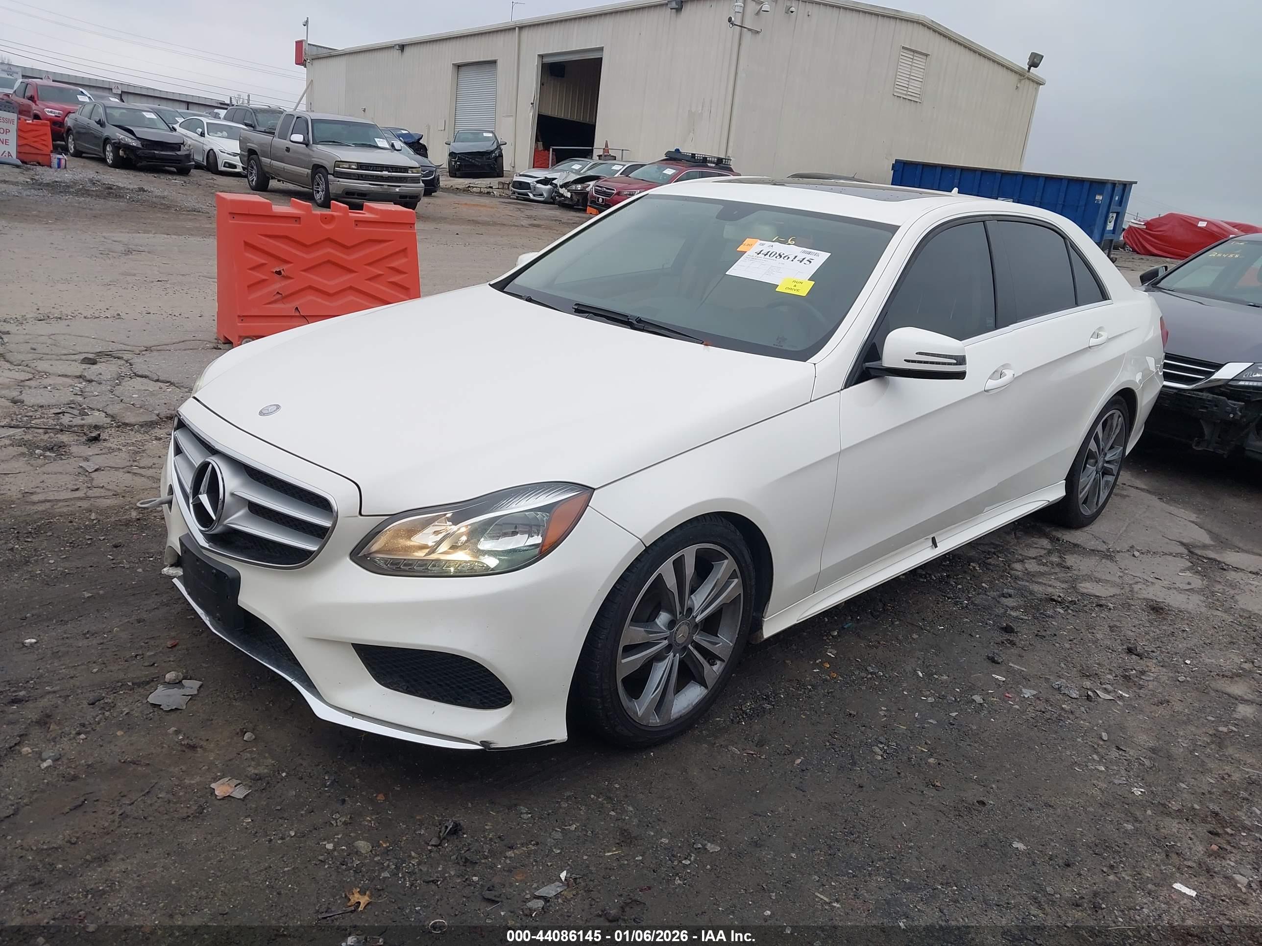 MERCEDES-BENZ E image 2