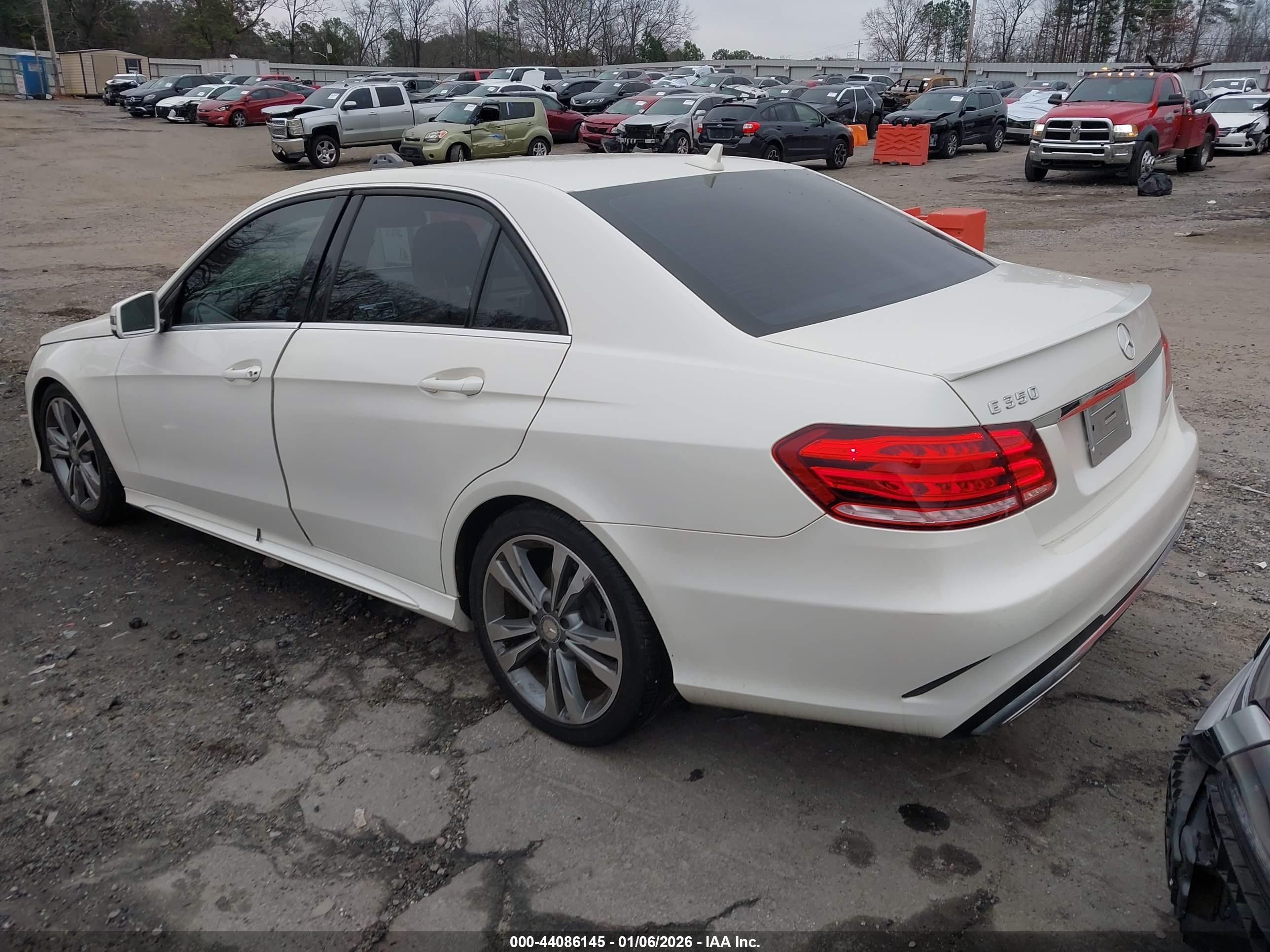 MERCEDES-BENZ E image 3