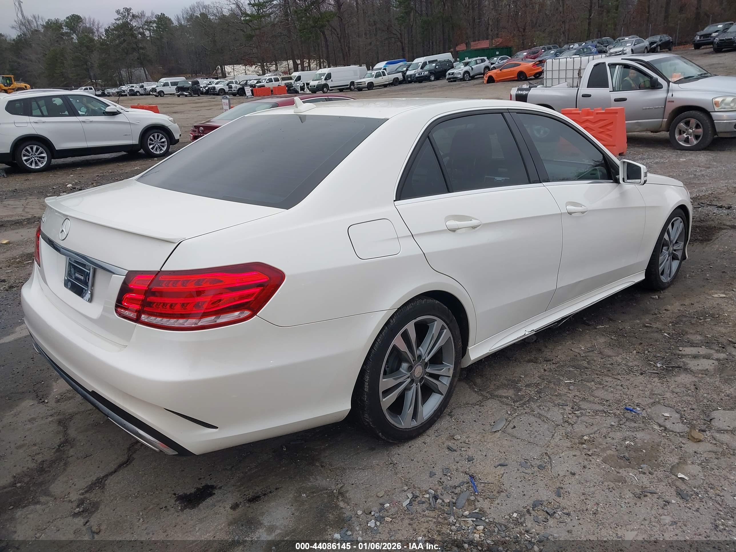 MERCEDES-BENZ E image 4