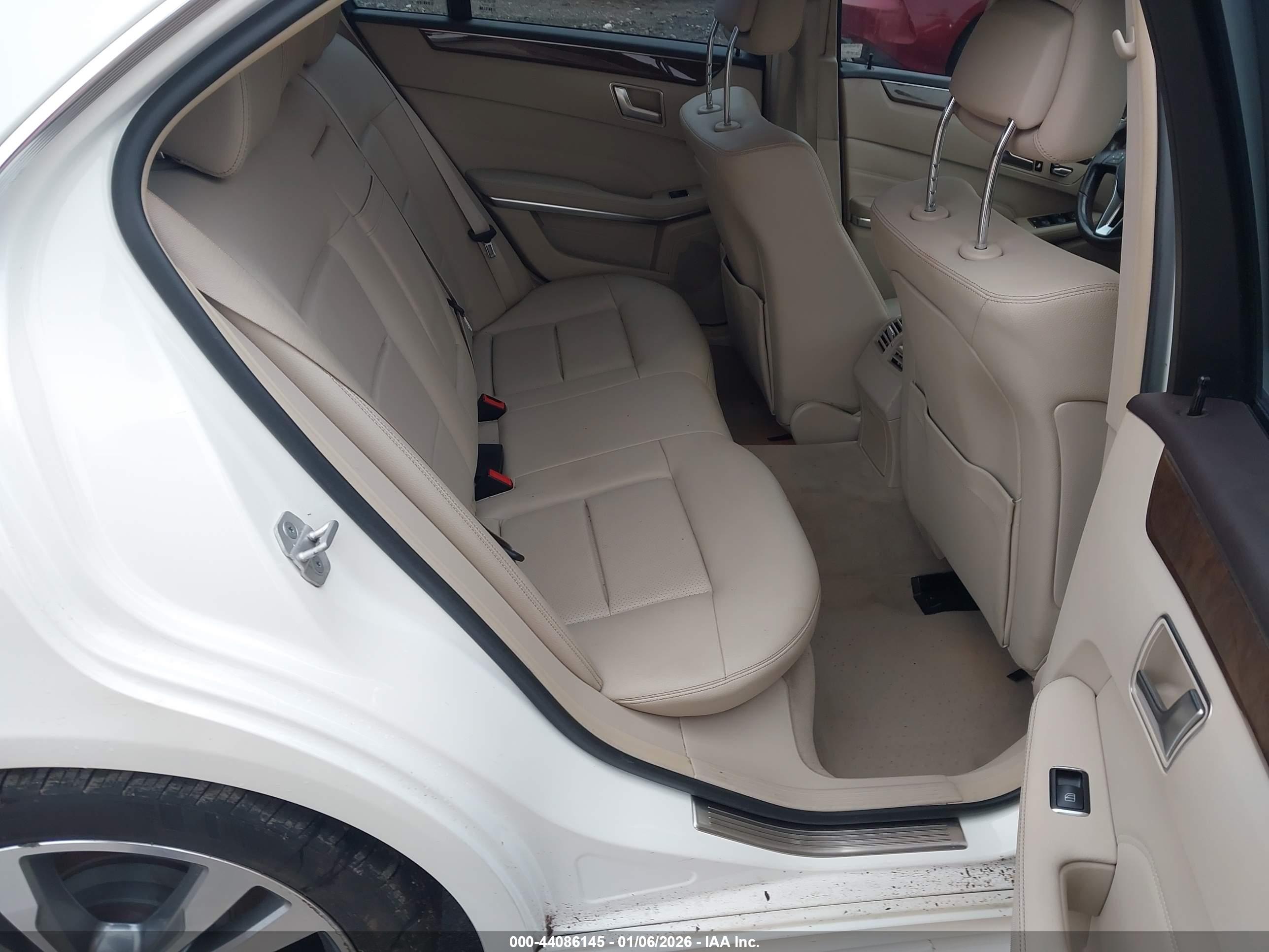 MERCEDES-BENZ E image 8
