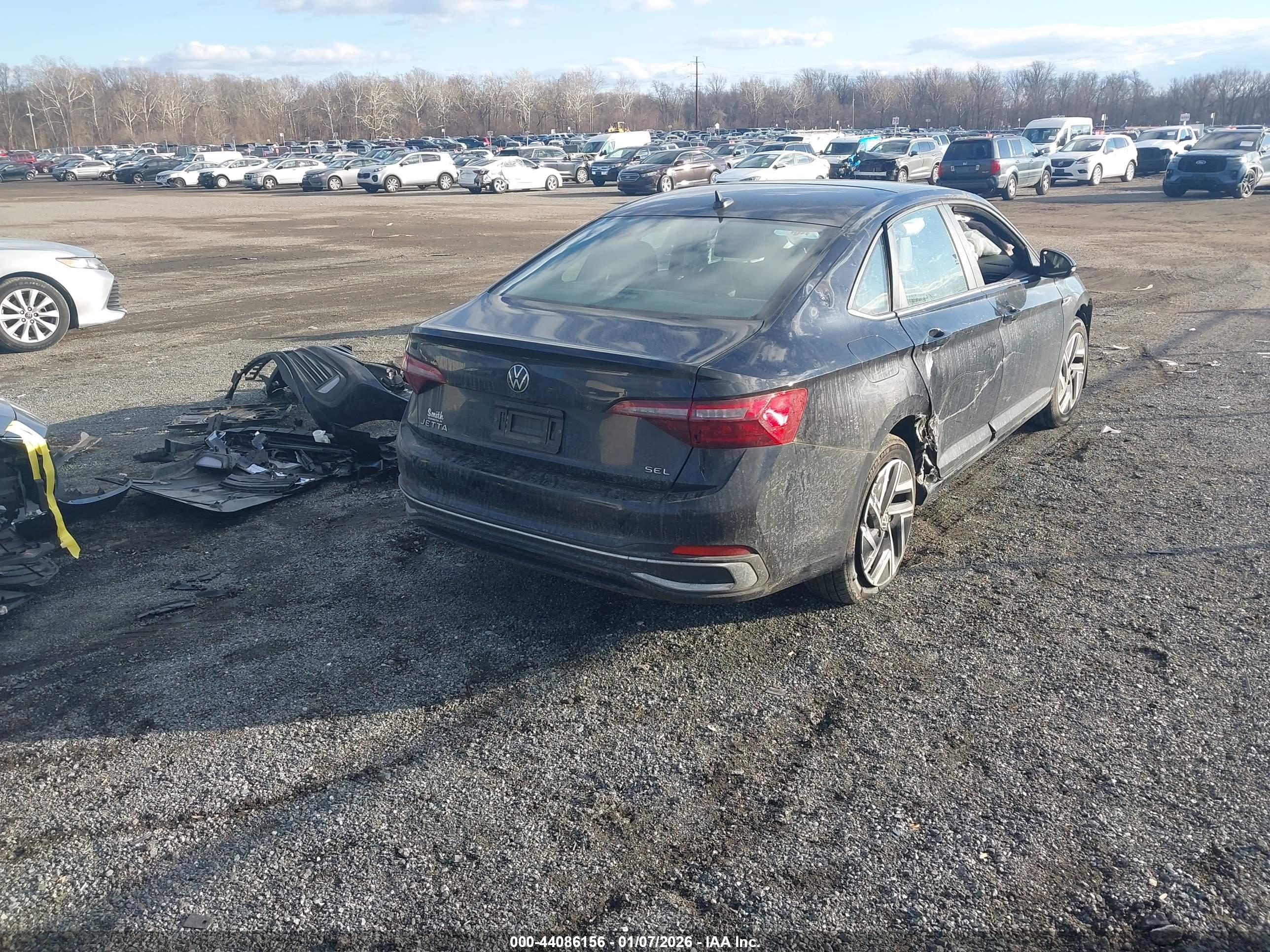 VOLKSWAGEN JETTA image 4