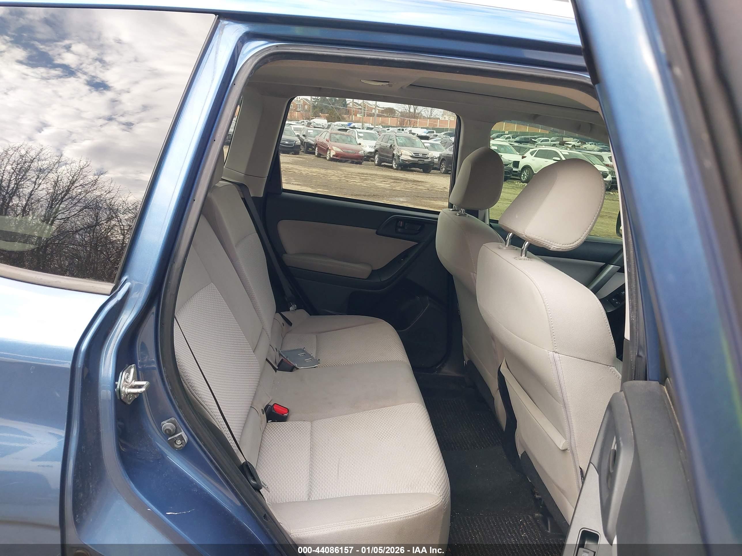 SUBARU FORESTER image 8