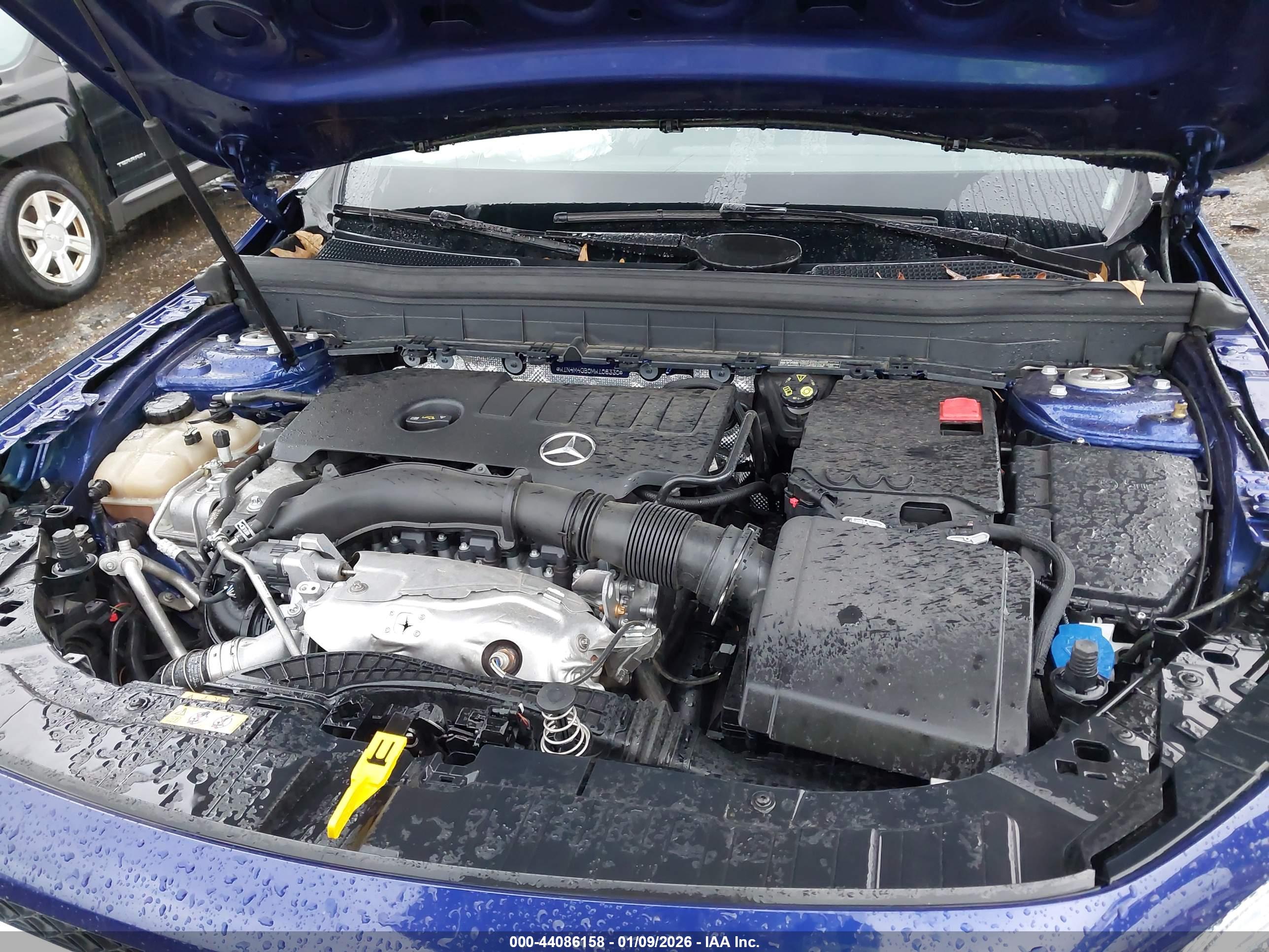 MERCEDES-BENZ GLB image 10