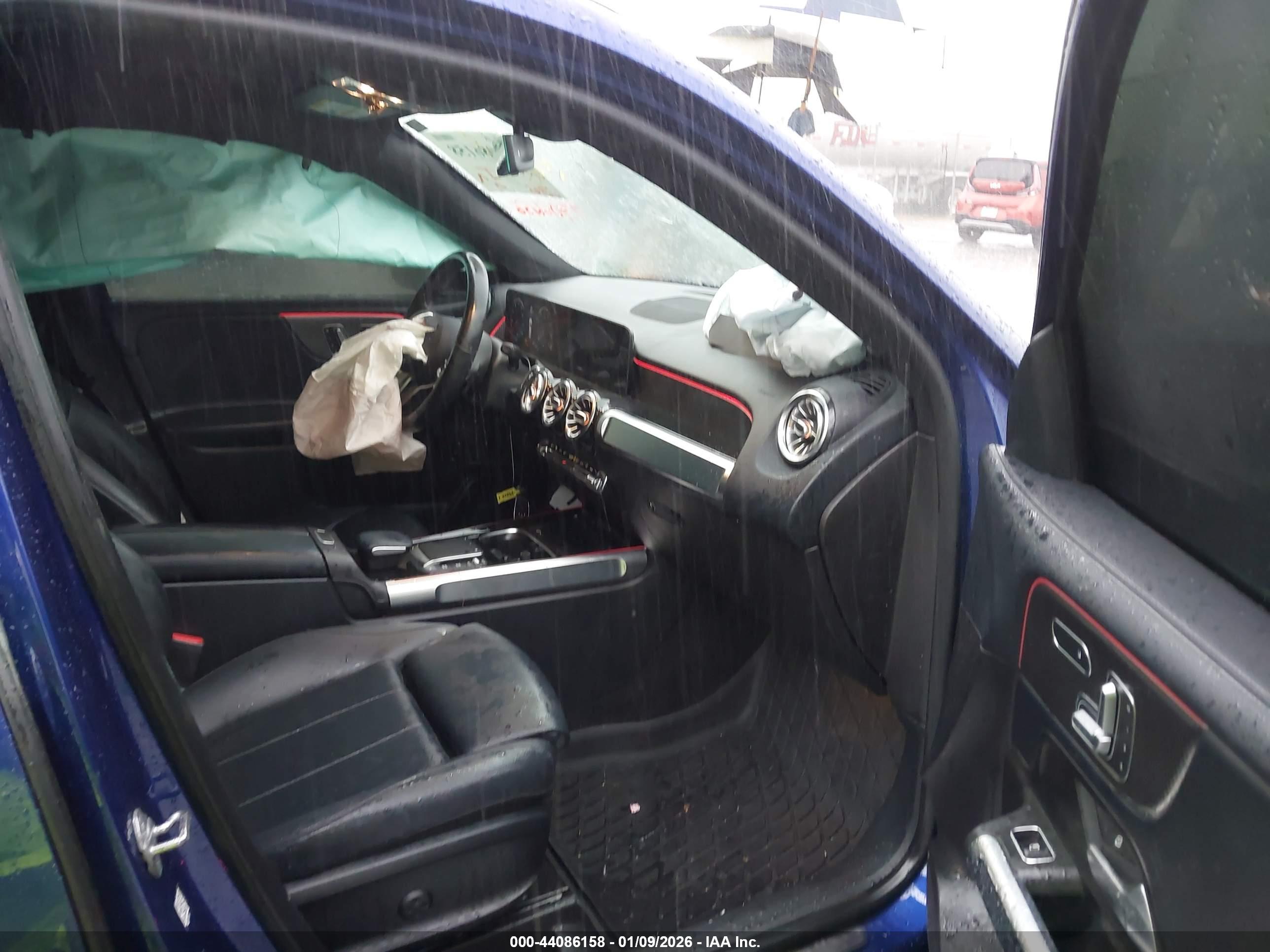 MERCEDES-BENZ GLB image 5