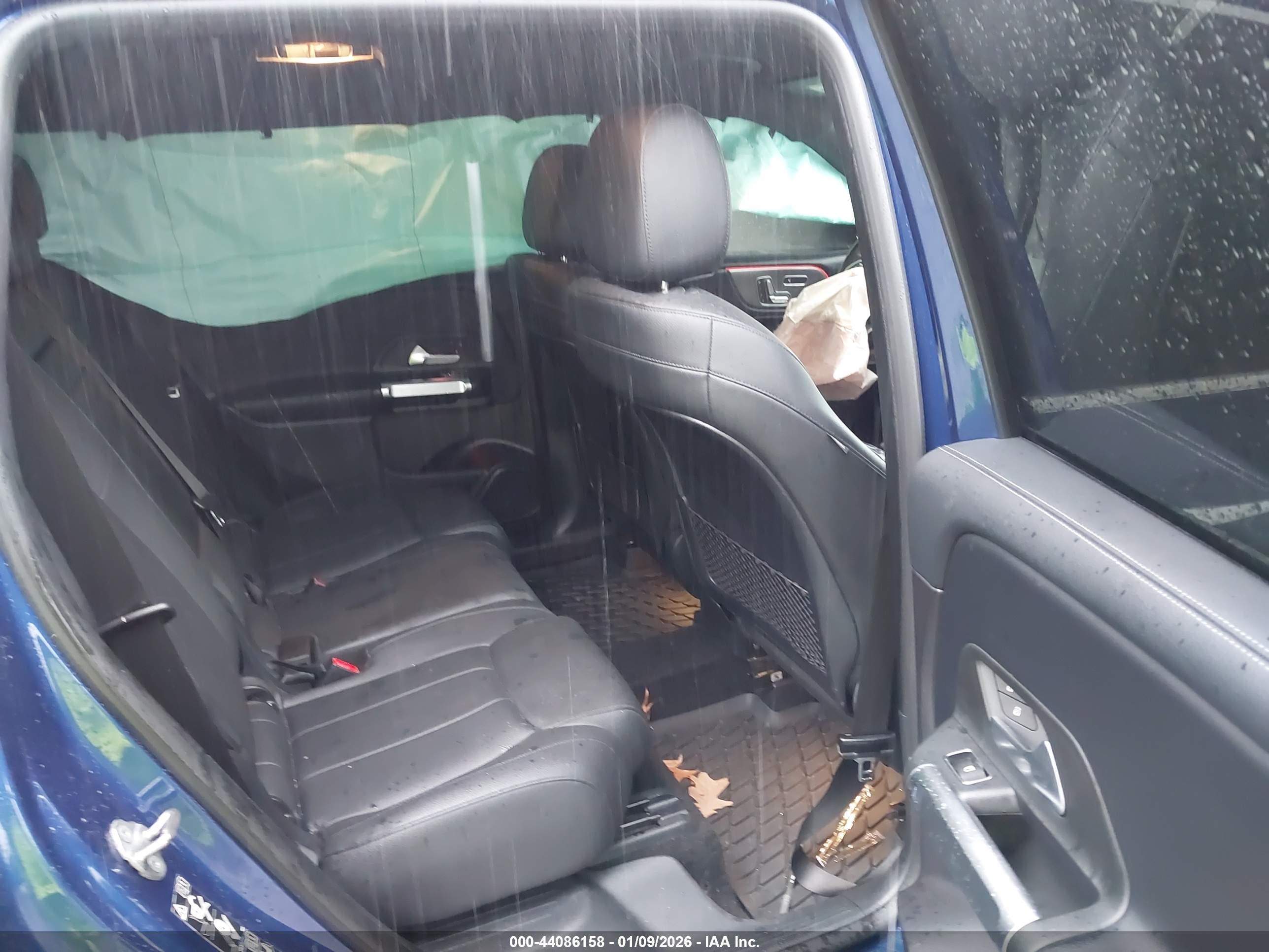 MERCEDES-BENZ GLB image 8