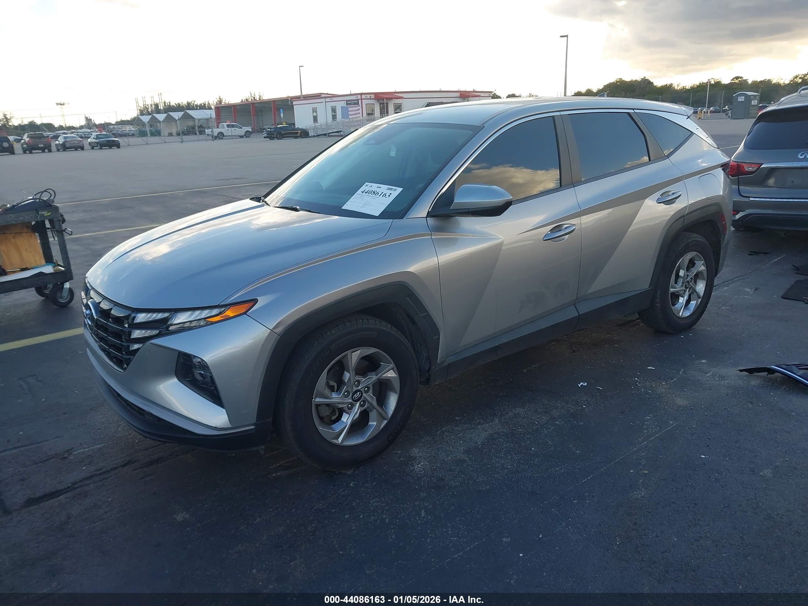 HYUNDAI TUCSON image 2