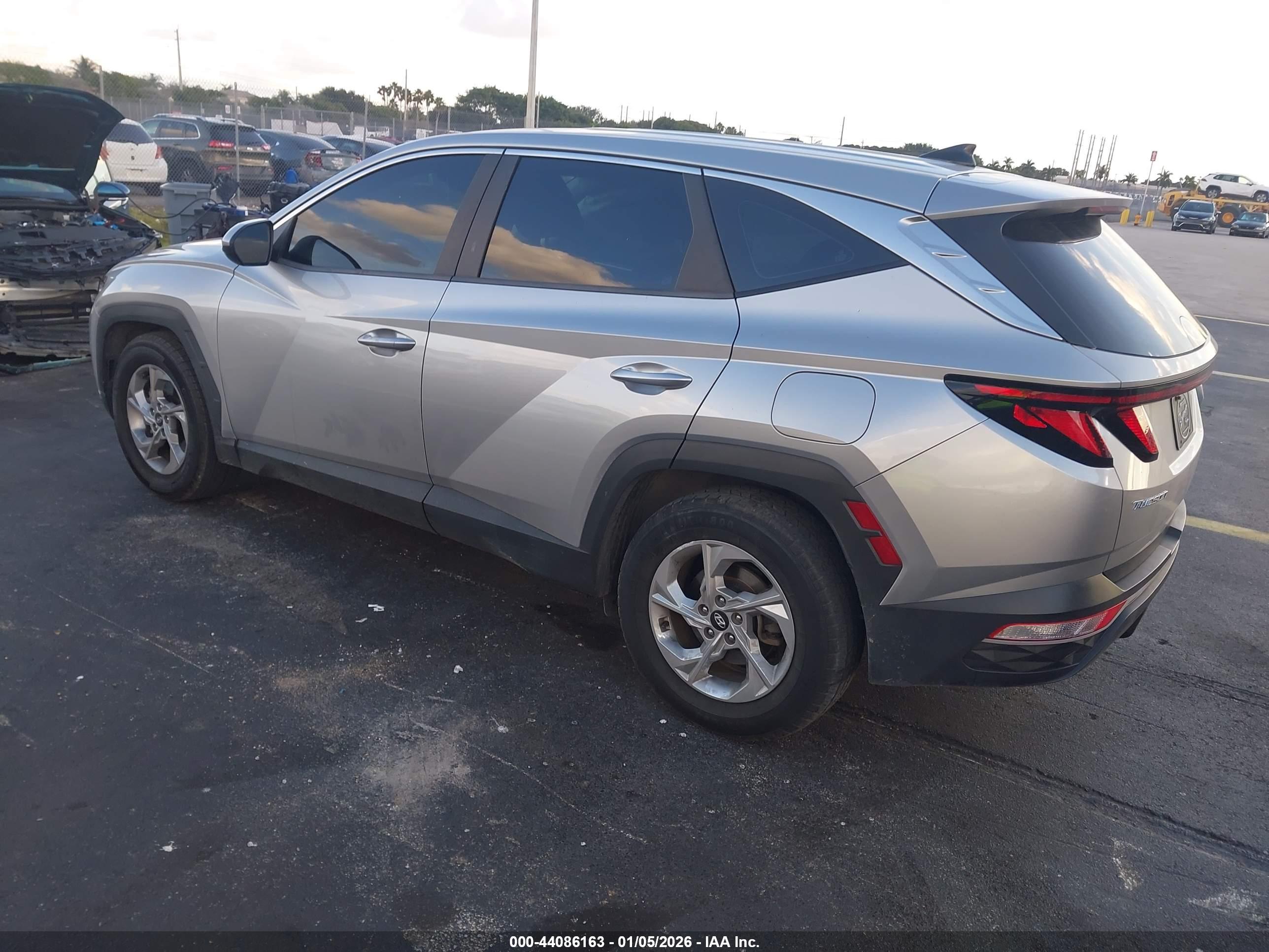 HYUNDAI TUCSON image 3