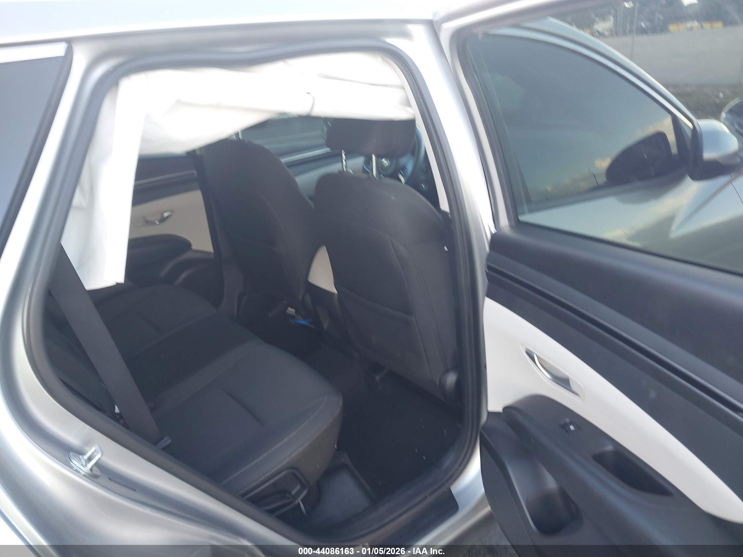 HYUNDAI TUCSON image 8