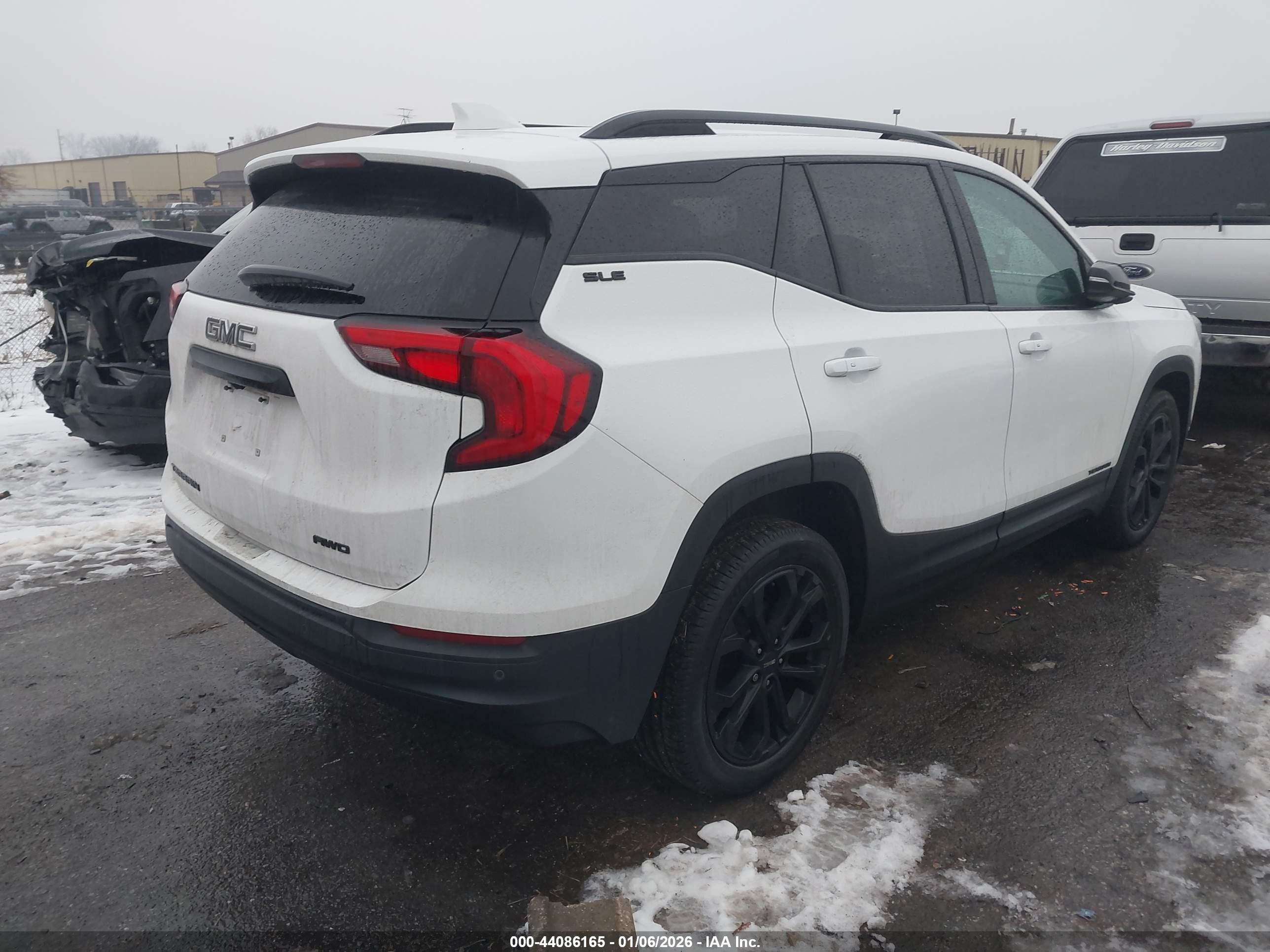 GMC TERRAIN image 4