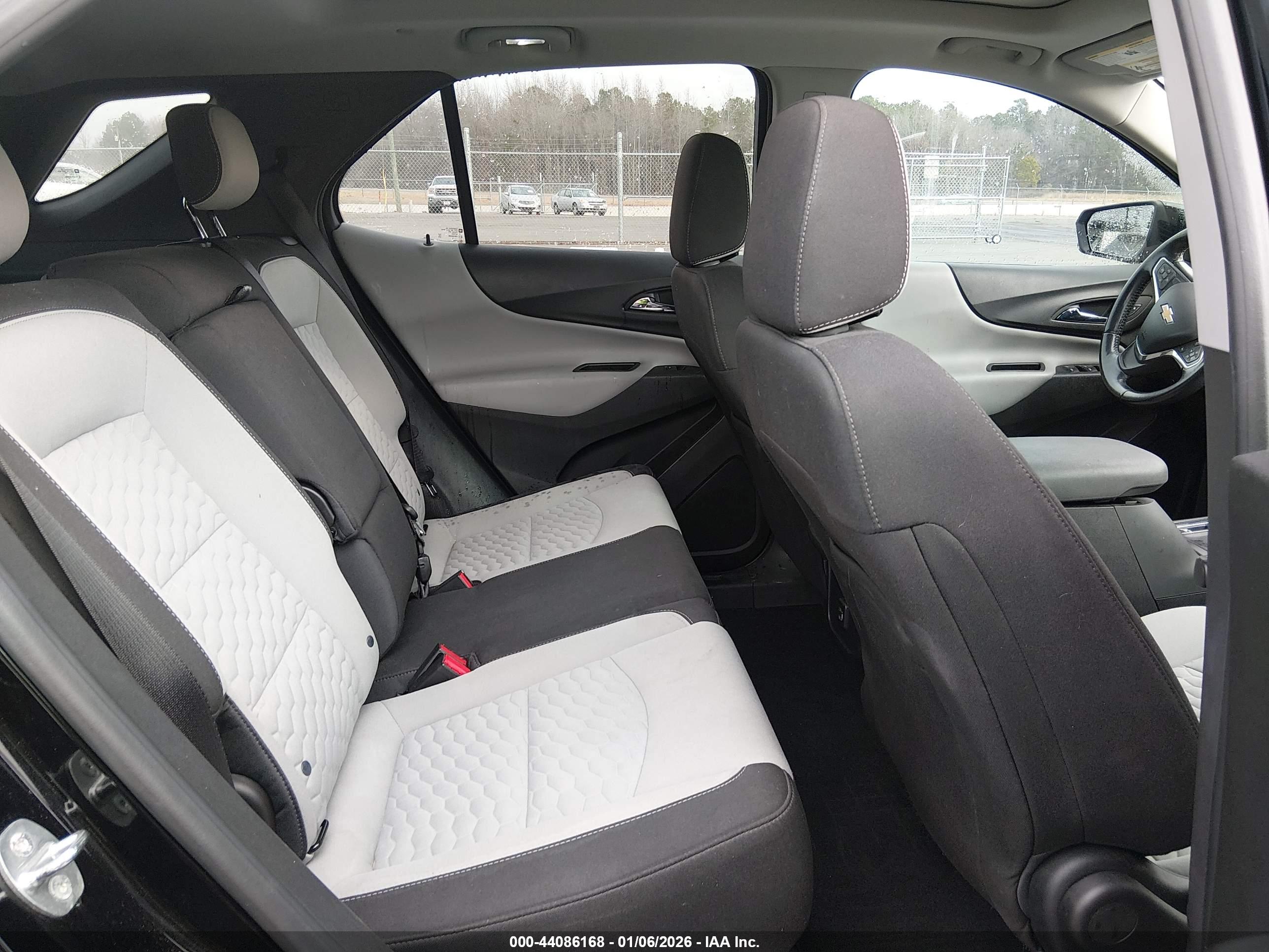 CHEVROLET EQUINOX image 8