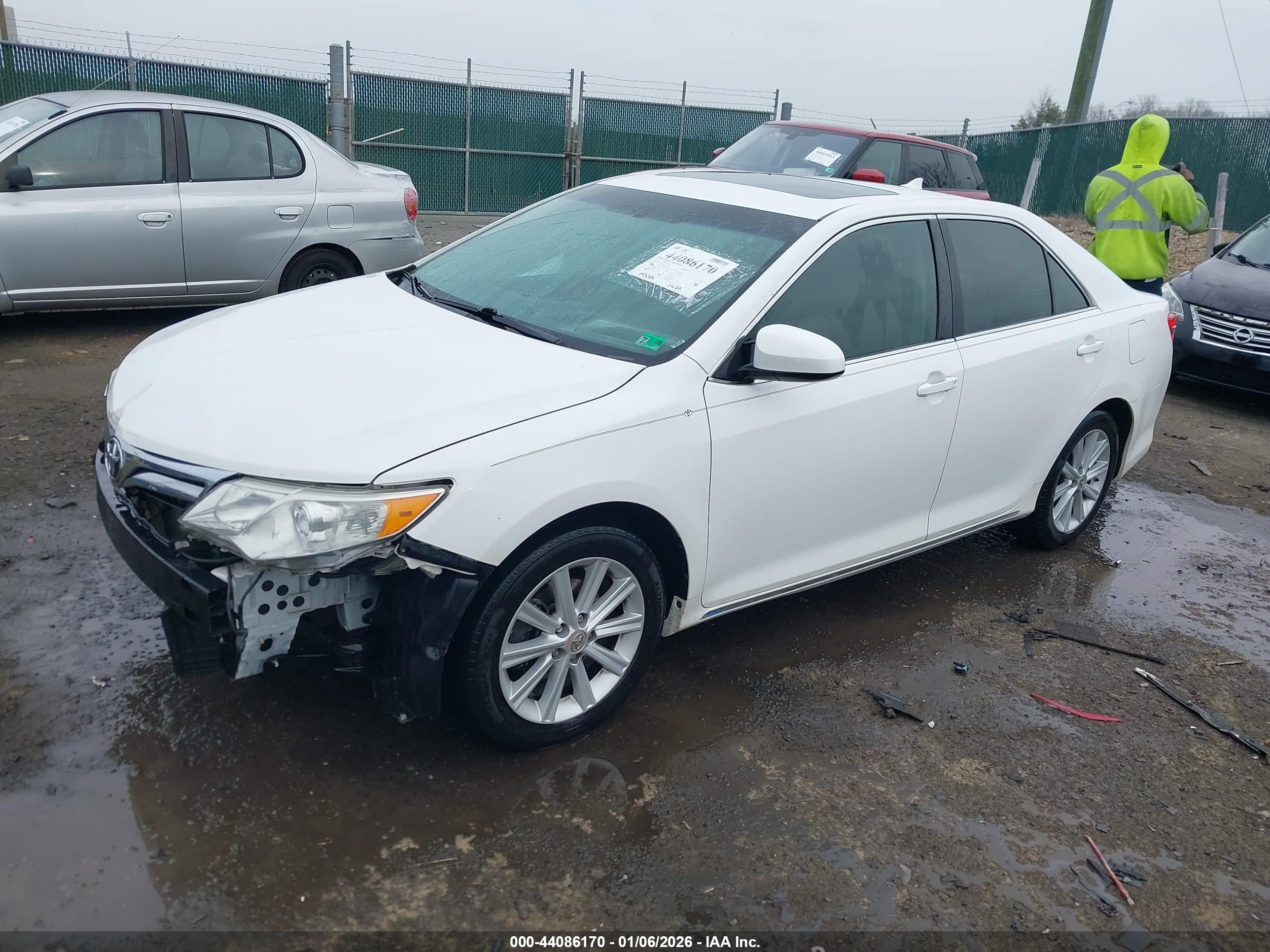 TOYOTA CAMRY image 2