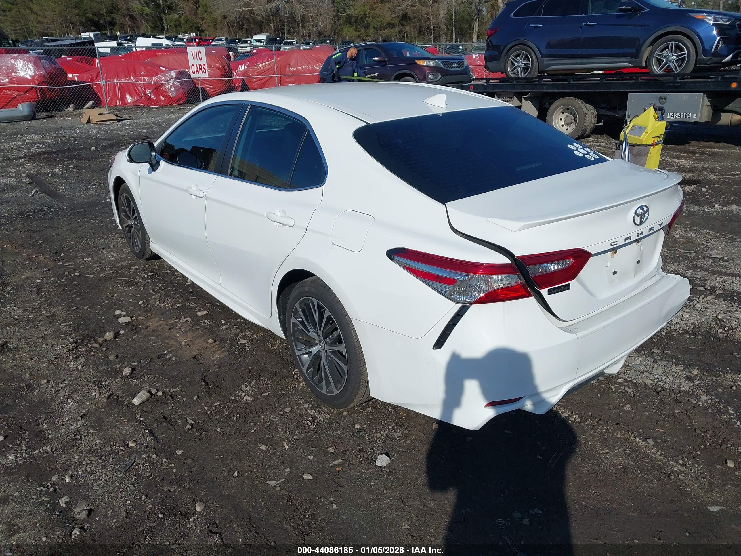TOYOTA CAMRY image 3