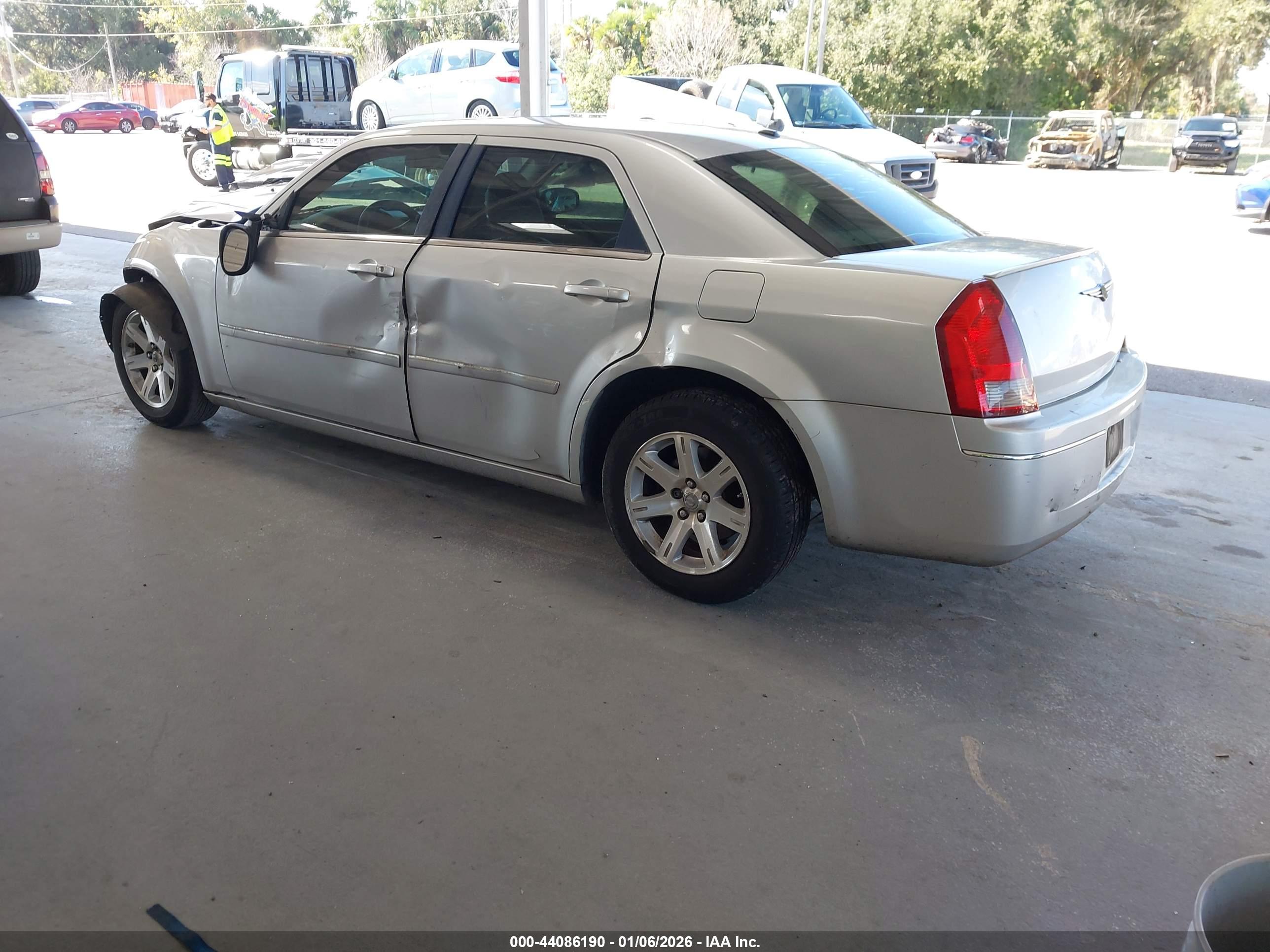 CHRYSLER 300 image 3