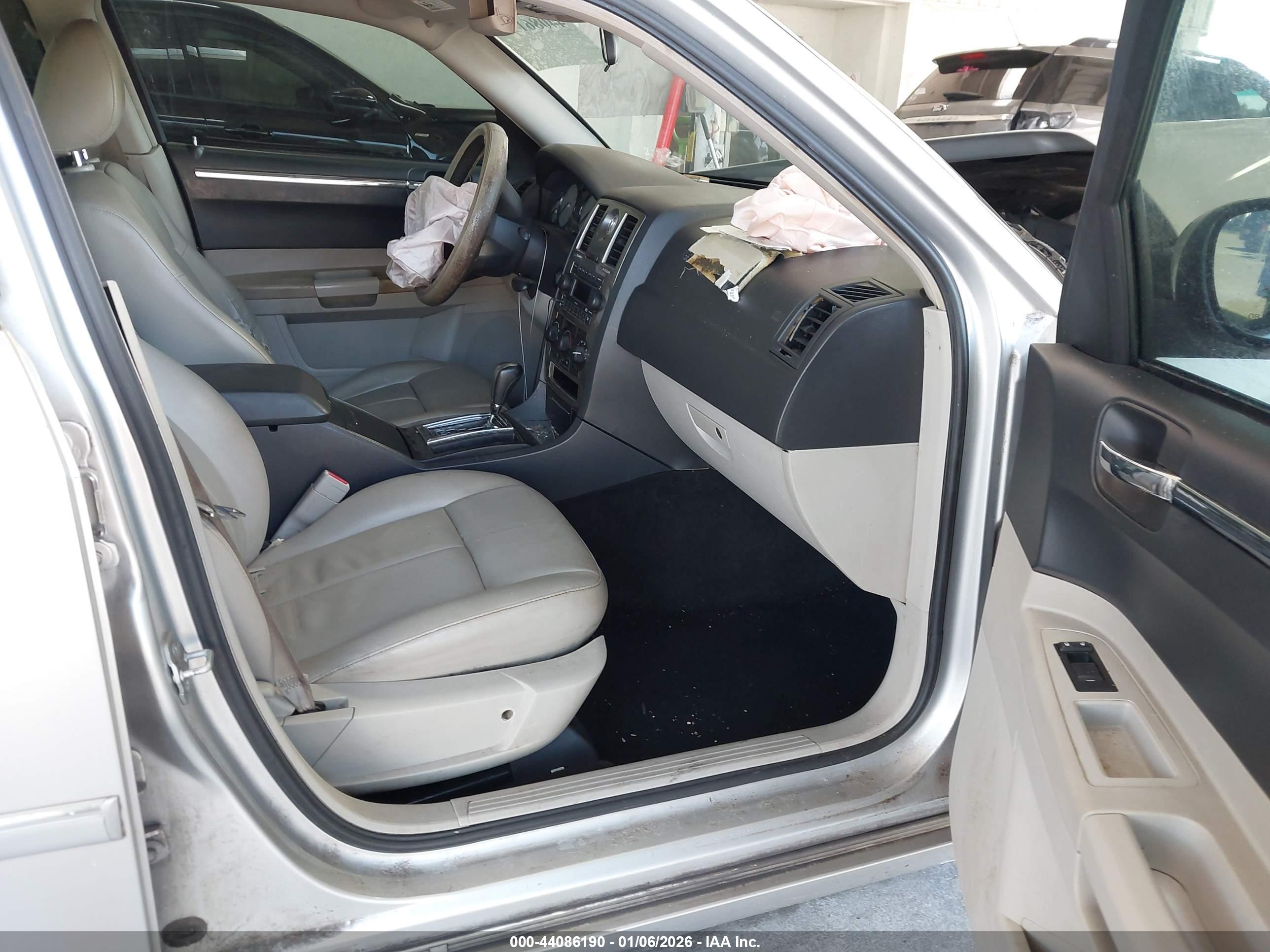 CHRYSLER 300 image 5