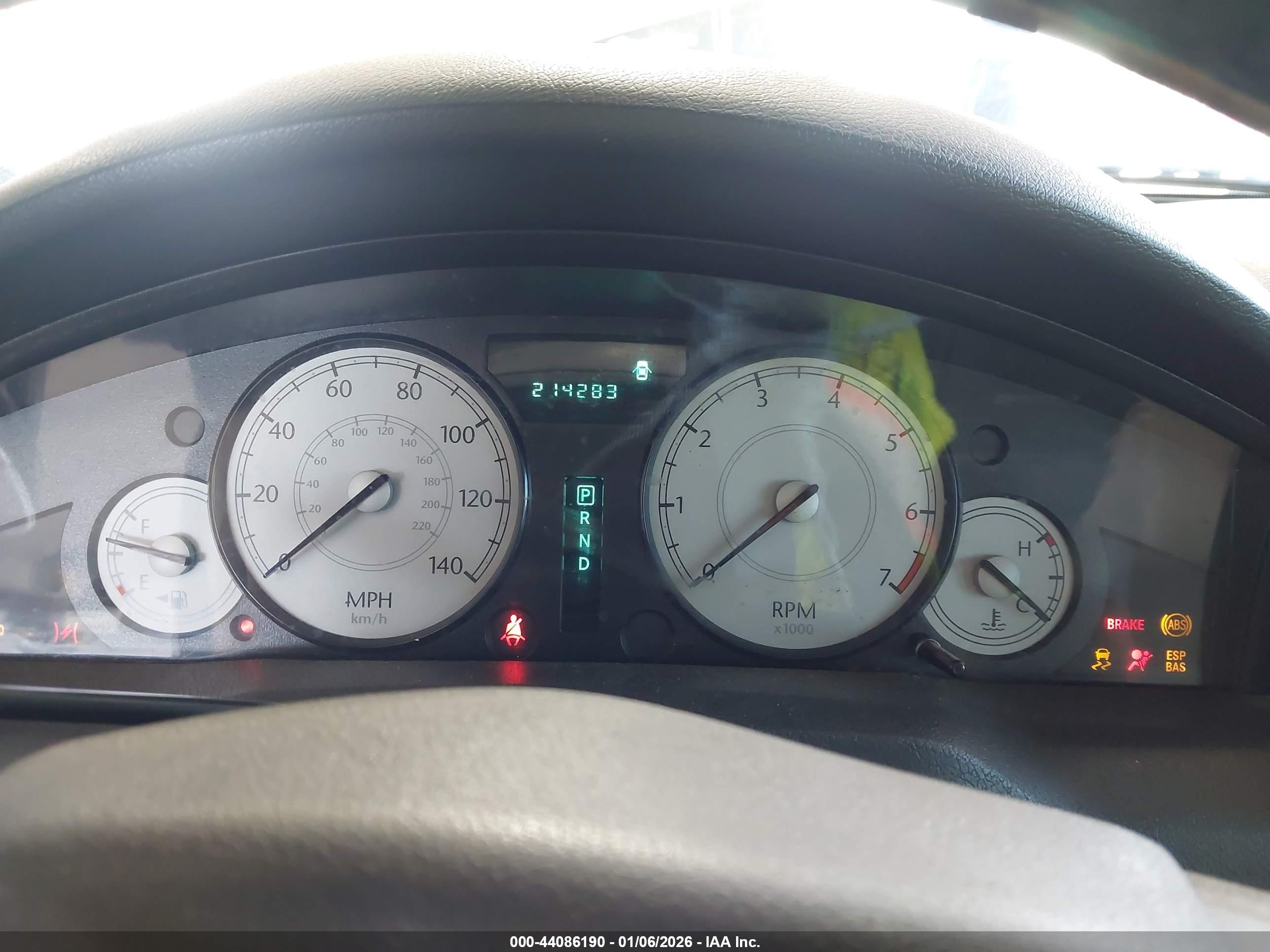CHRYSLER 300 image 7