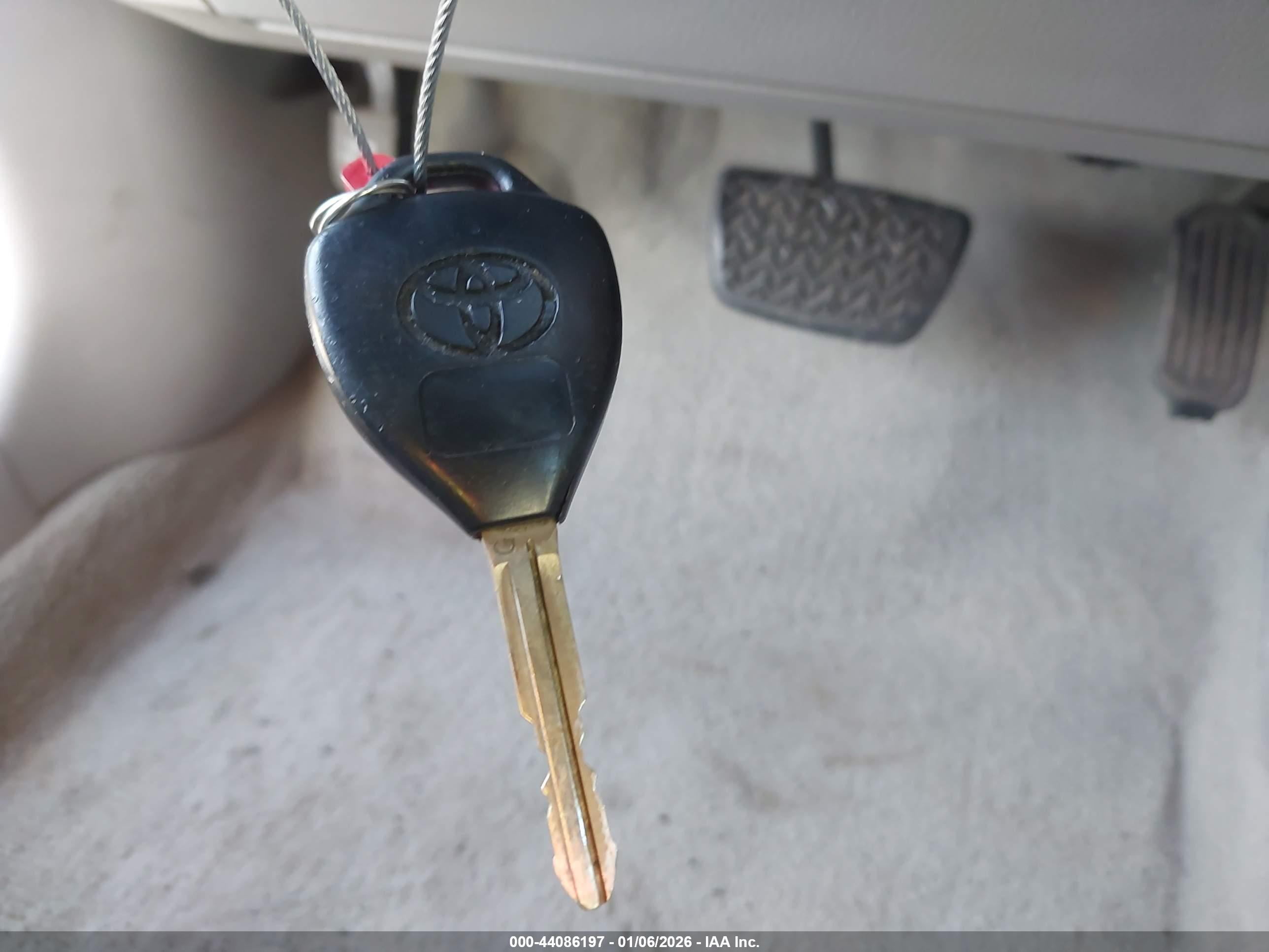 TOYOTA CAMRY image 11