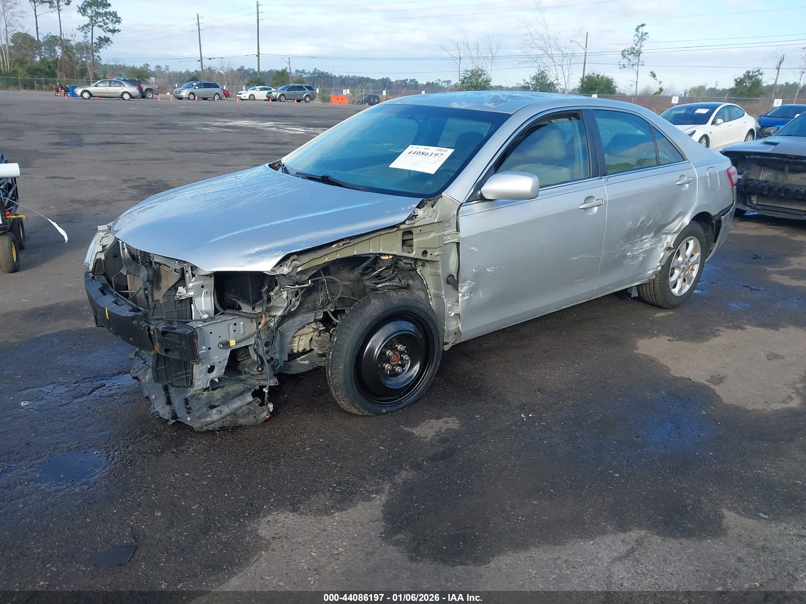 TOYOTA CAMRY image 2