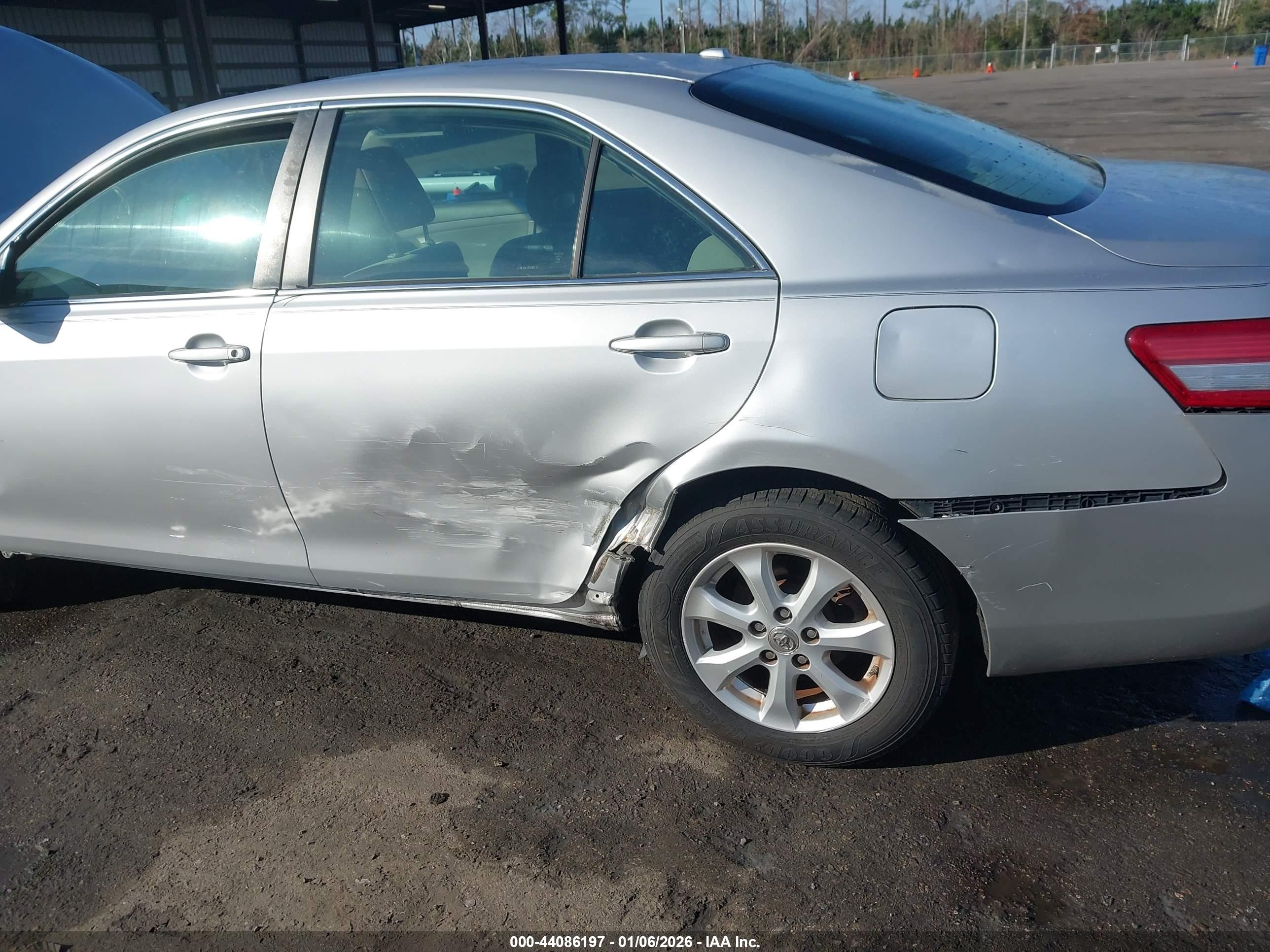TOYOTA CAMRY image 6