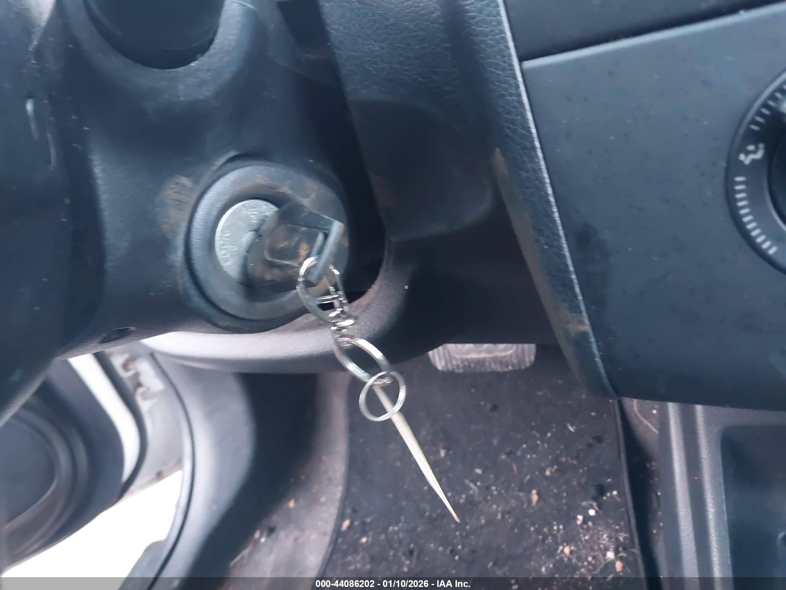 NISSAN VERSA image 11