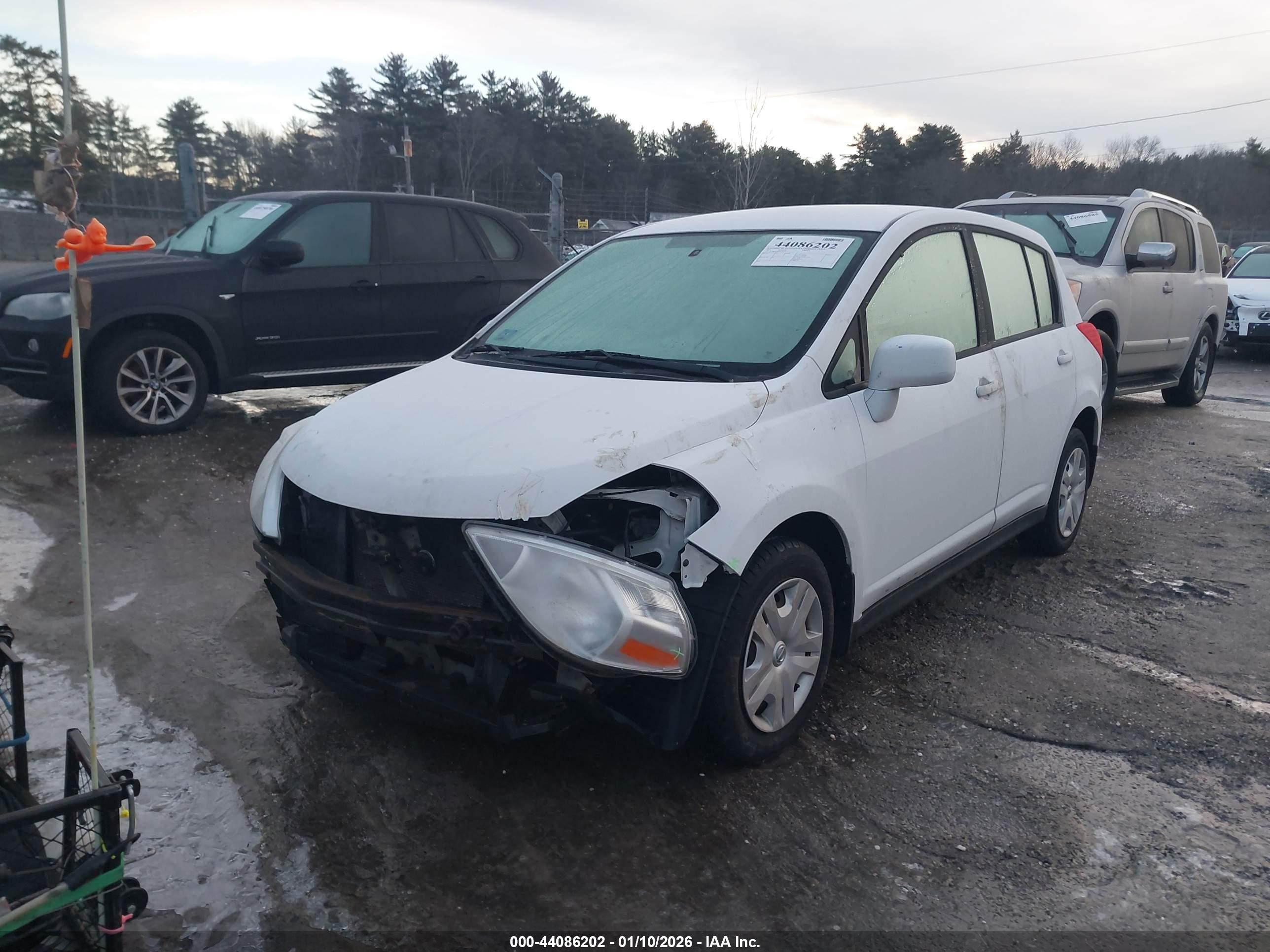 NISSAN VERSA image 2