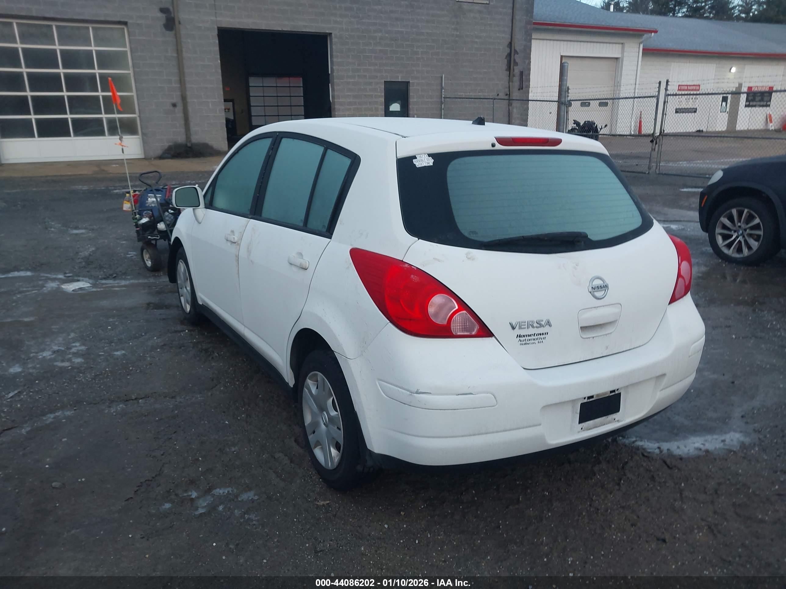 NISSAN VERSA image 3