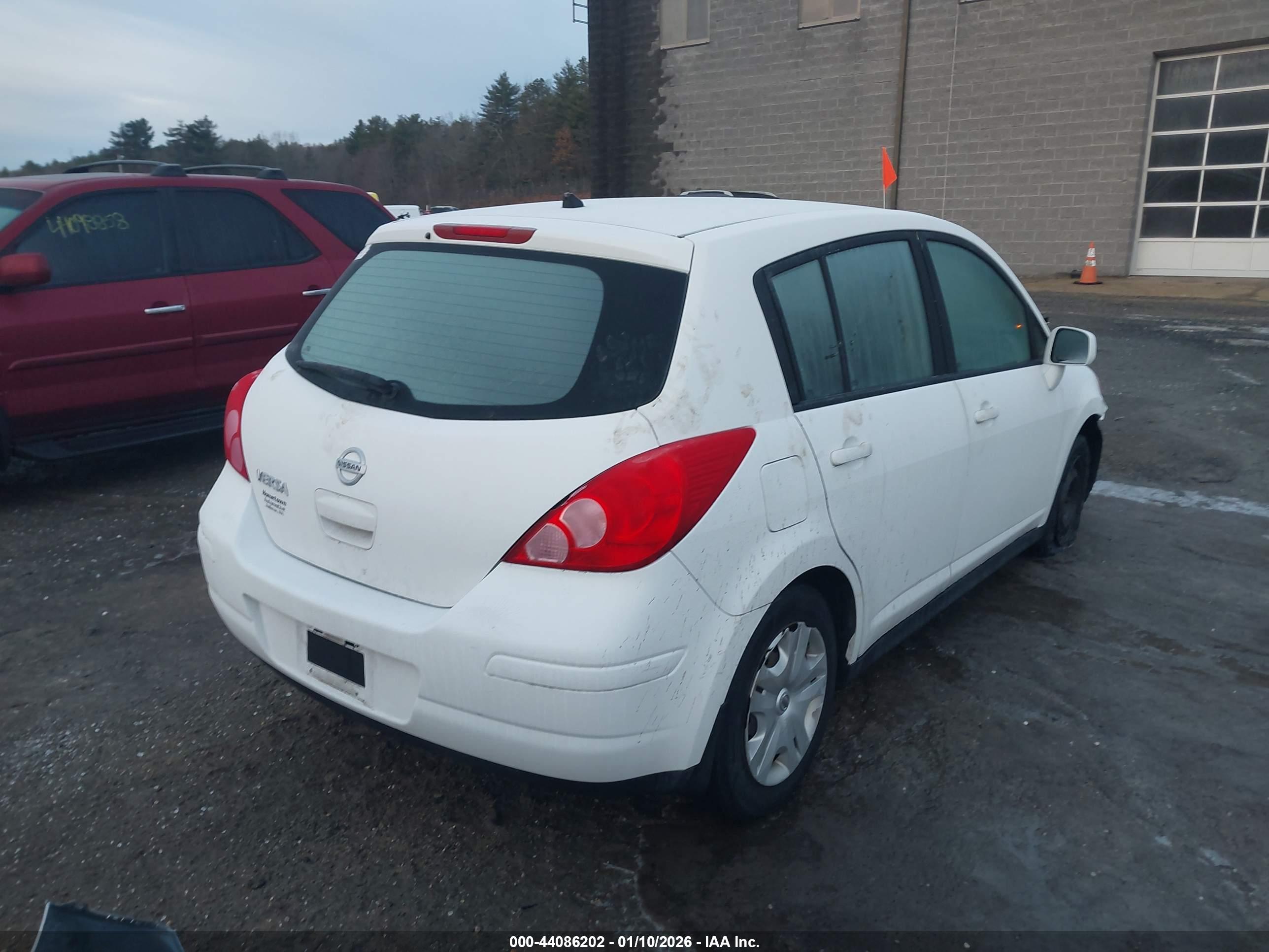 NISSAN VERSA image 4