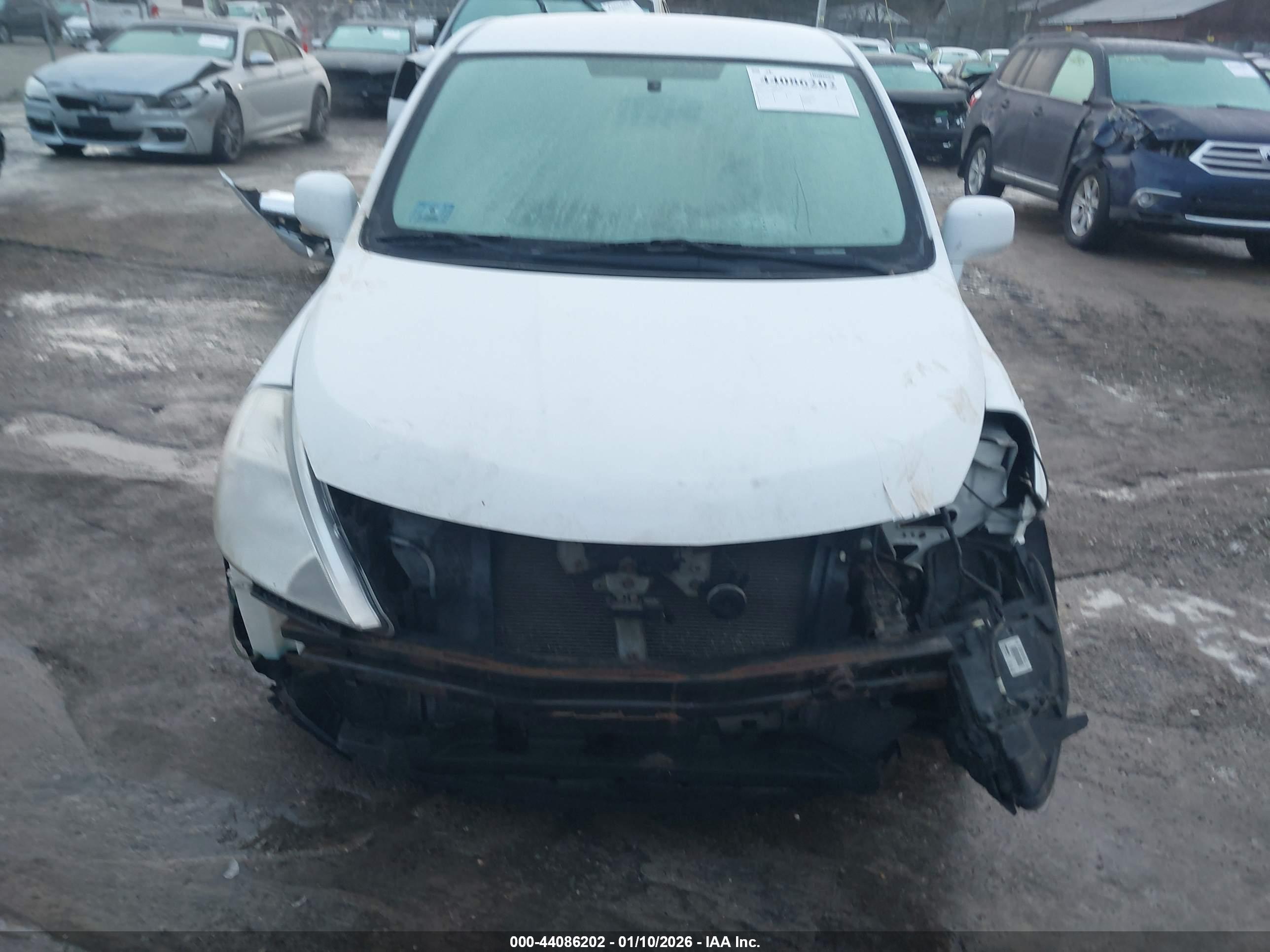NISSAN VERSA image 6
